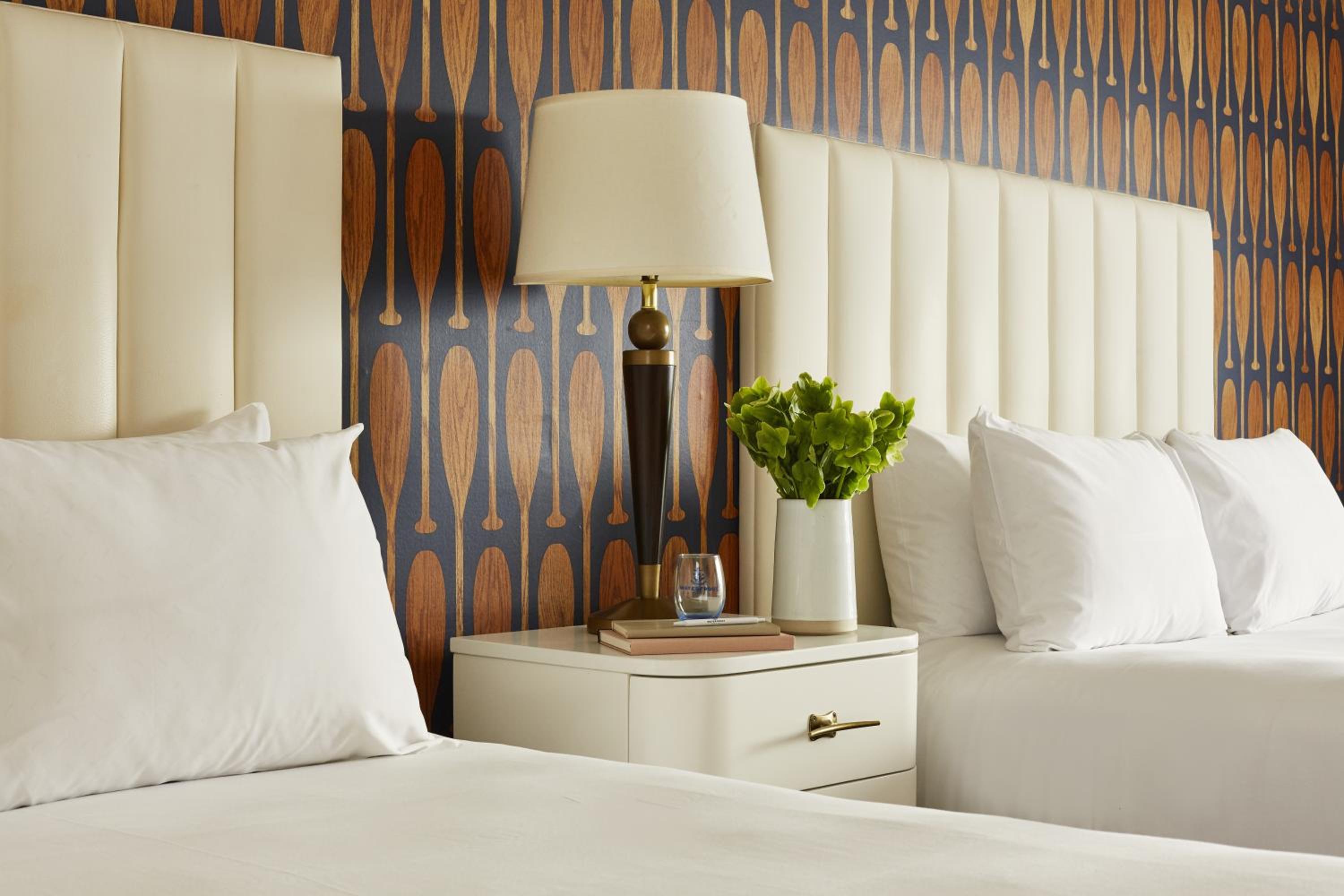Queen Room With Two Queen Beds And Partial Marina View photo 3
