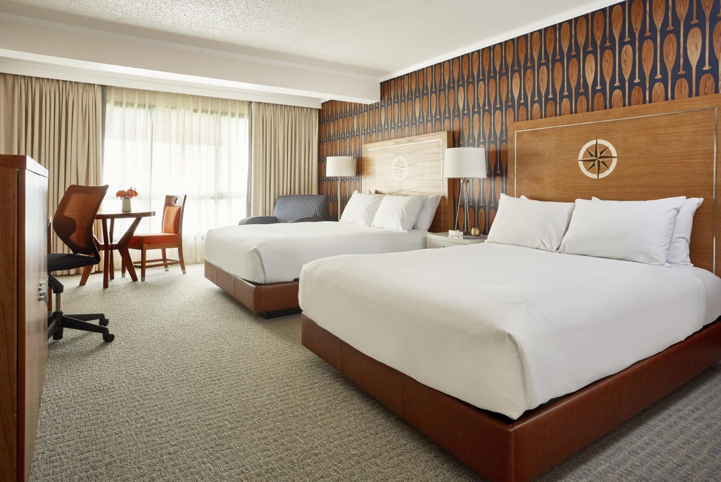 Queen Room With Two Queen Beds And Partial Marina View photo 1