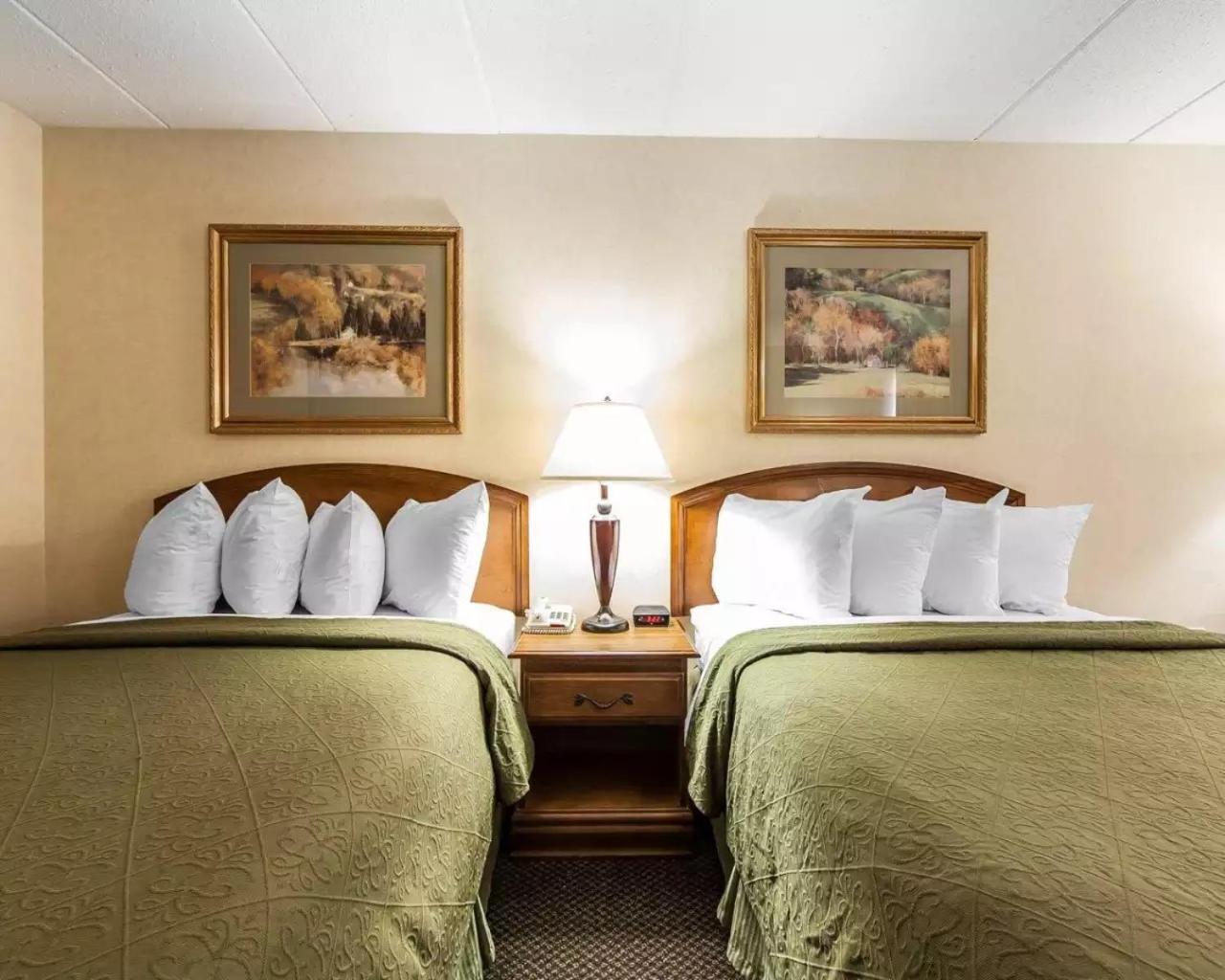 Double Room with Two Double Beds - Non-Smoking - Photo 4