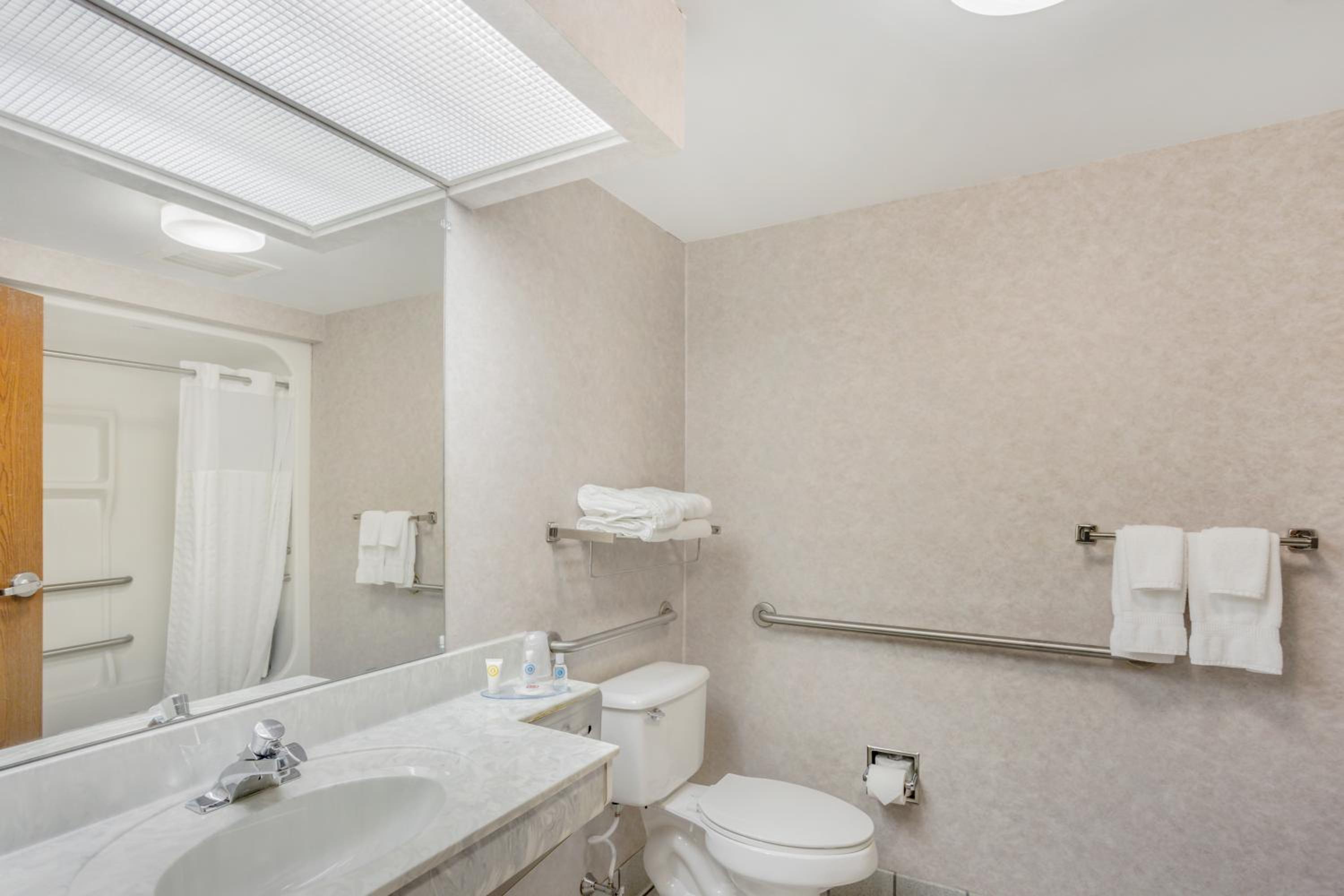 King Room - Disability Access/Non-Smoking - Photo 8