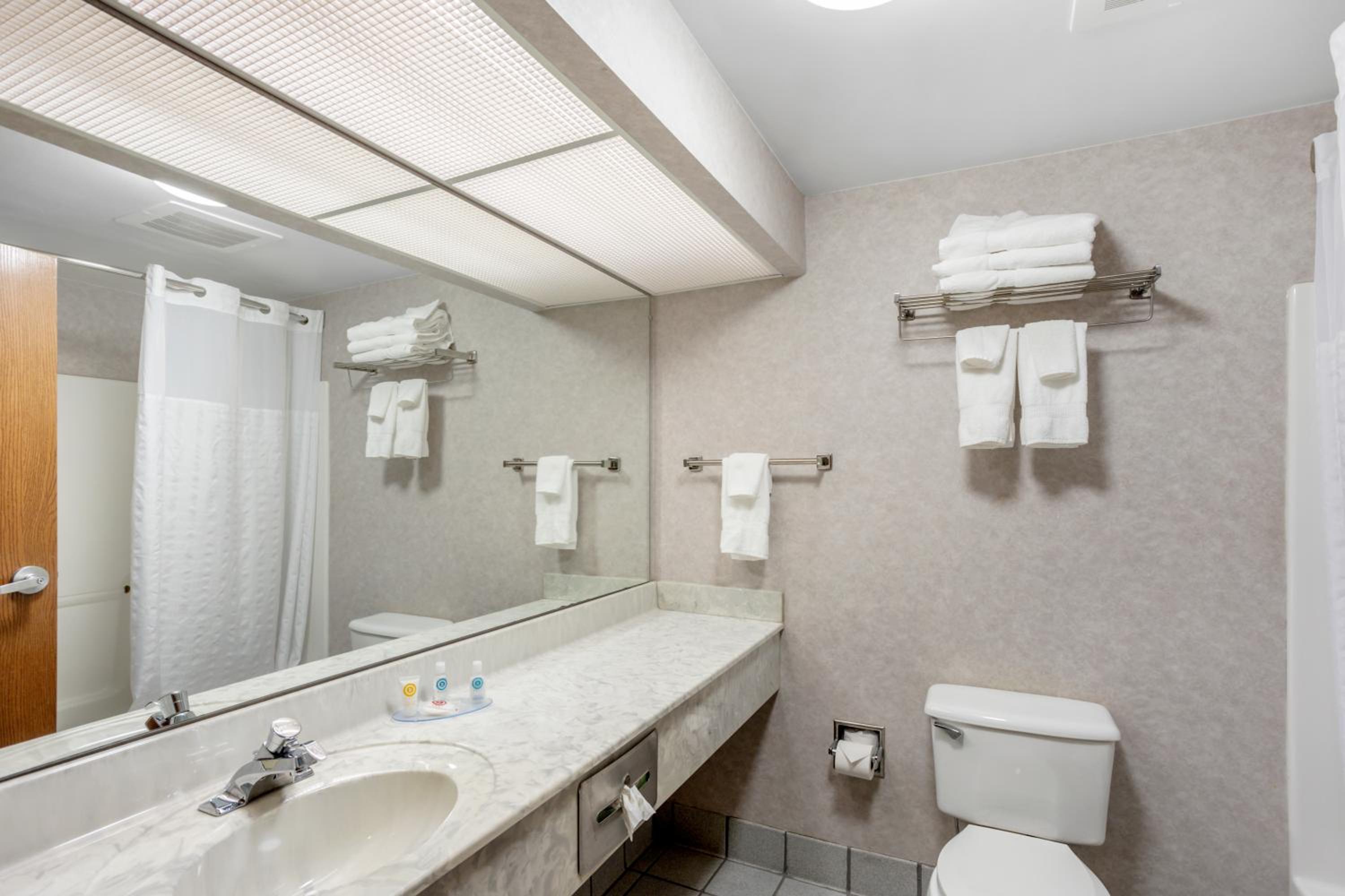 King Room - Non-Smoking - Photo 7