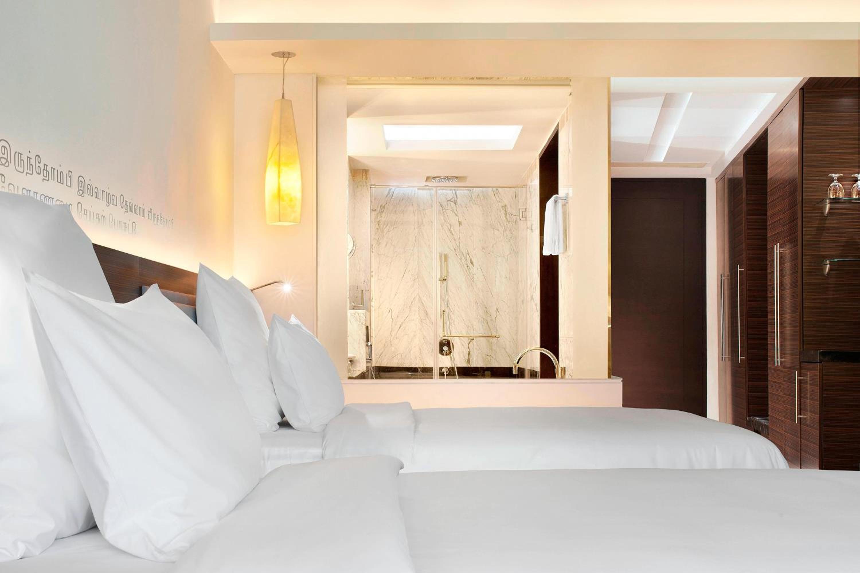 Guest room, 2 Queen or 2 Twin/Single Bed(s), City view - Photo 4