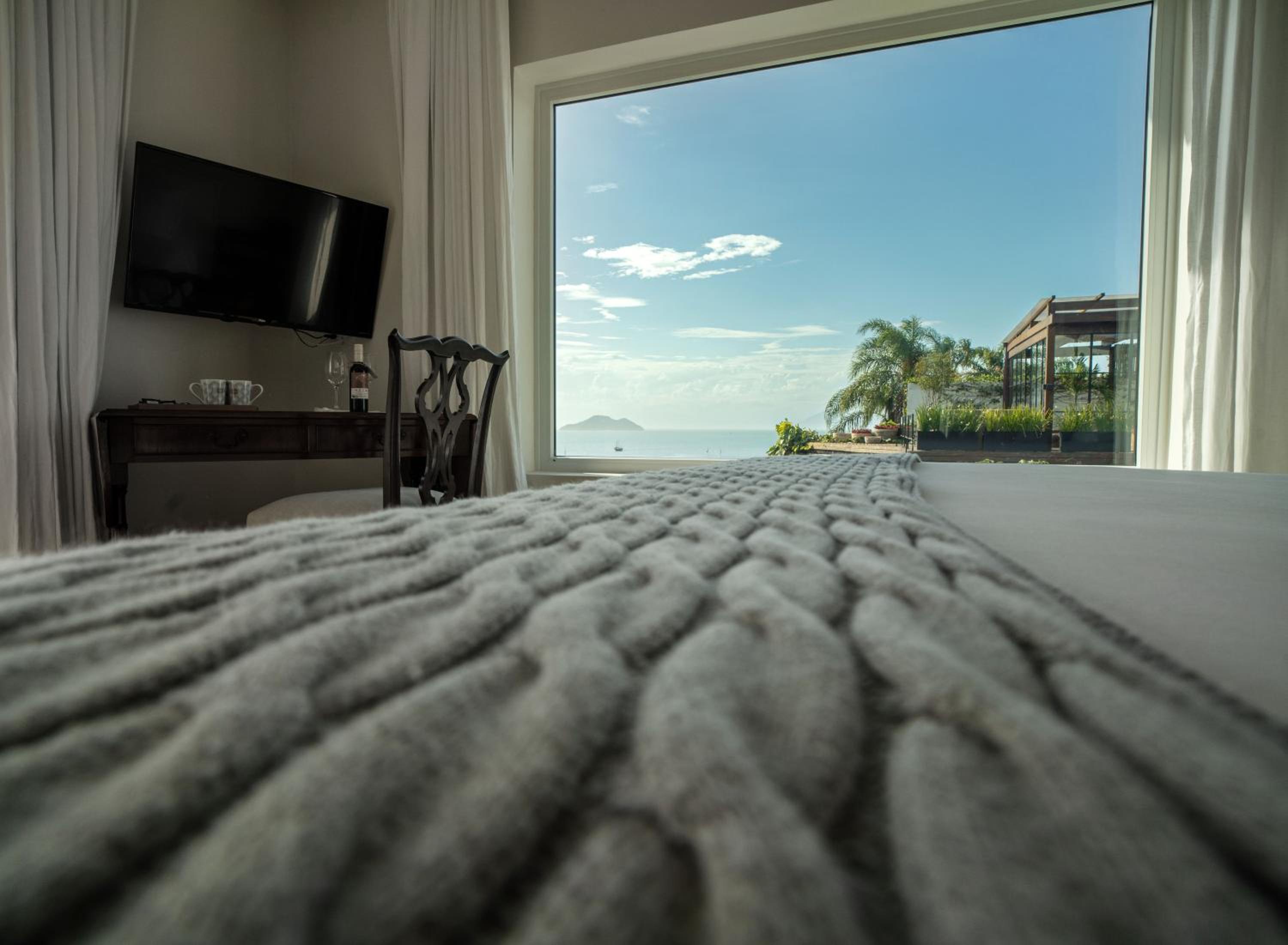 Deluxe Double Room with Sea View - Photo 13