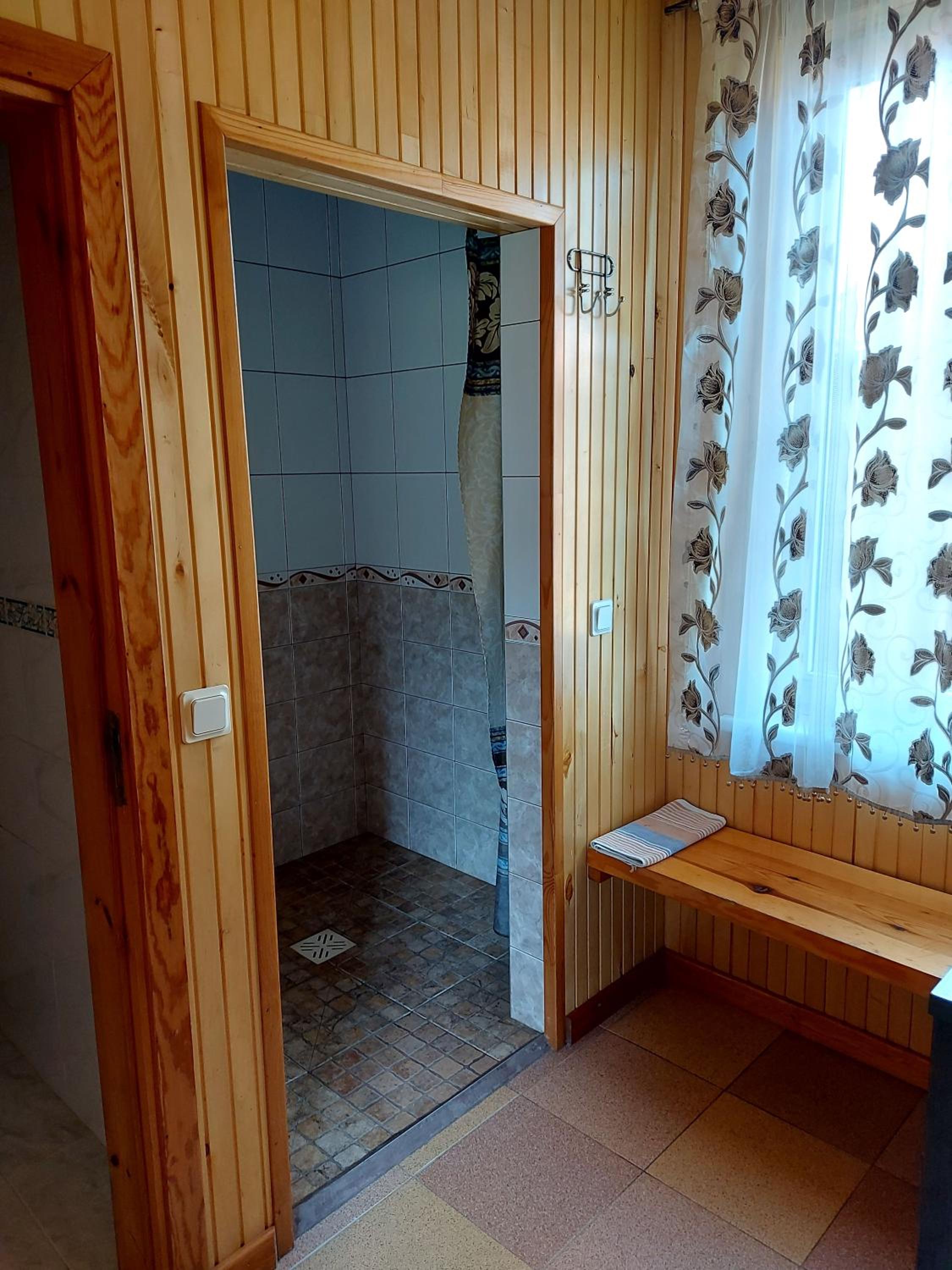 Quadruple Room with Shower - Photo 6