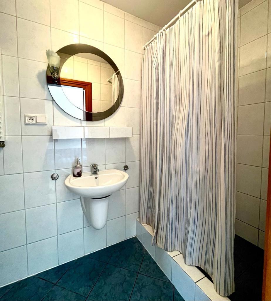 Apartment - Ground Floor - Photo 2