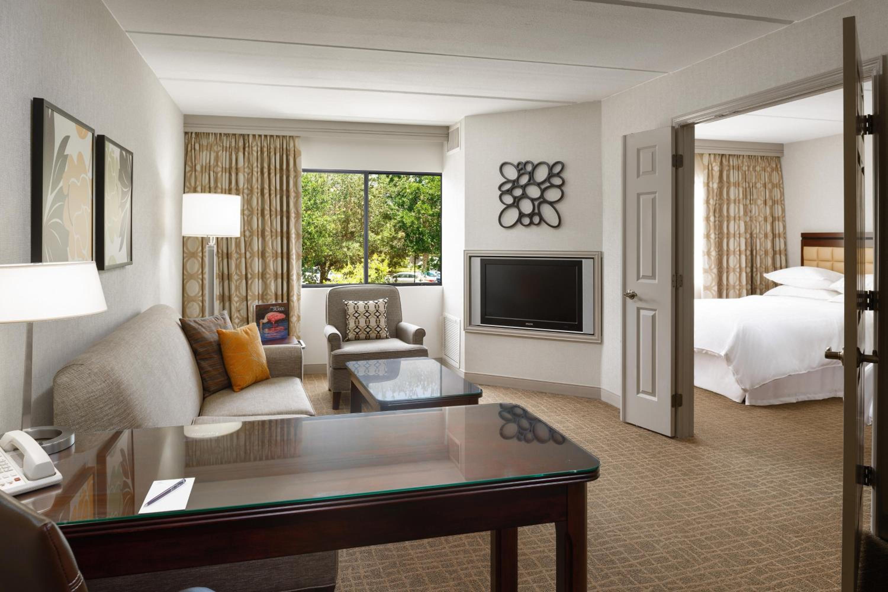 1 Bedroom Suite, 1 King, Sofa bed