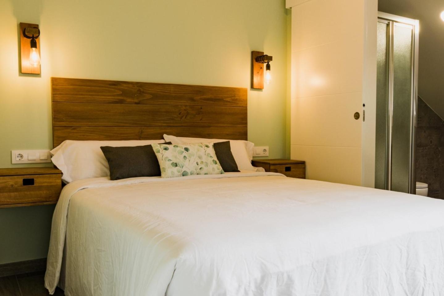 Deluxe Double Room with Balcony photo 2