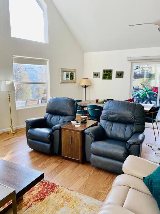 Three-Bedroom House photo 2