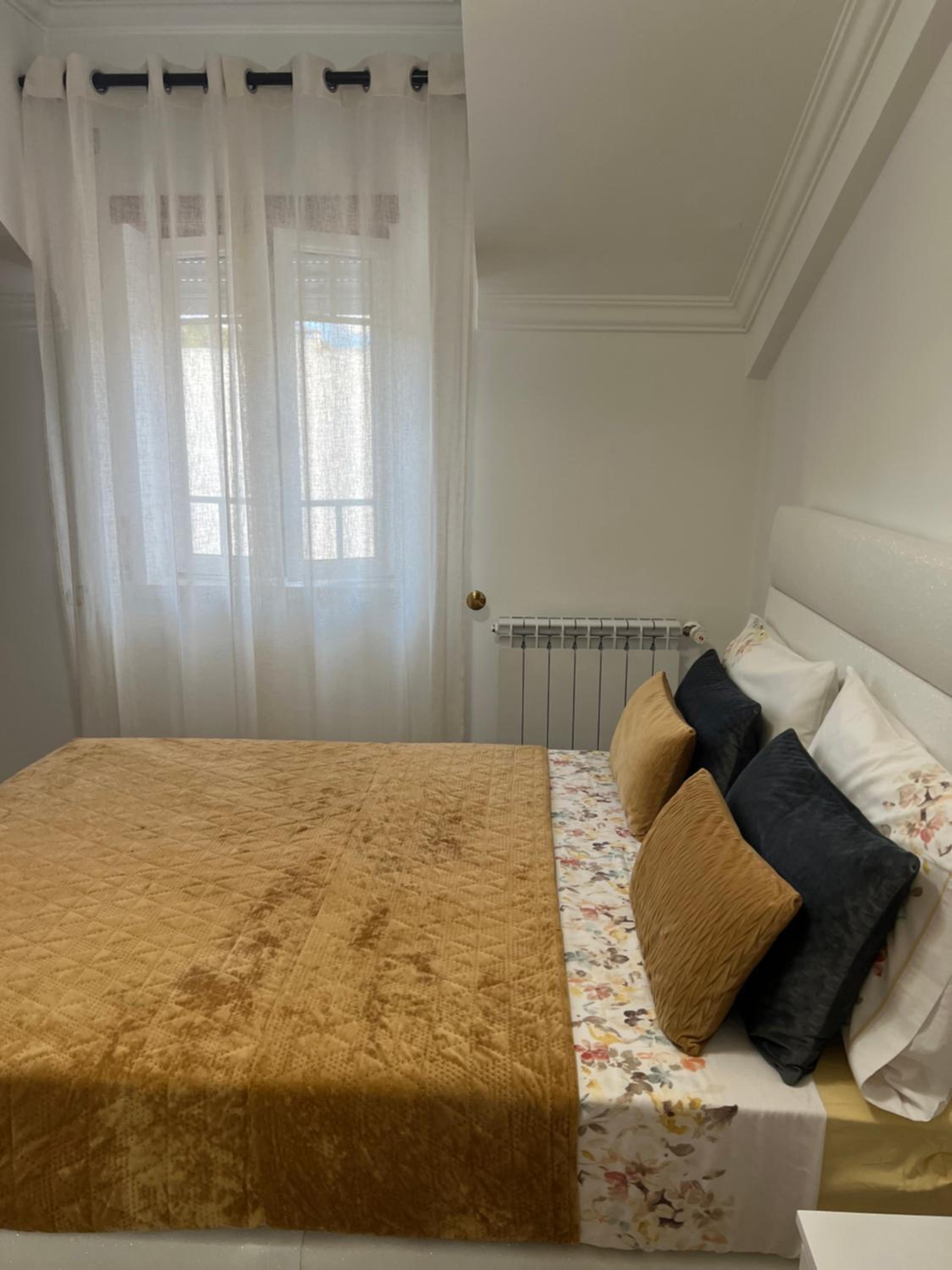 Double Room with Private Bathroom - Photo 1