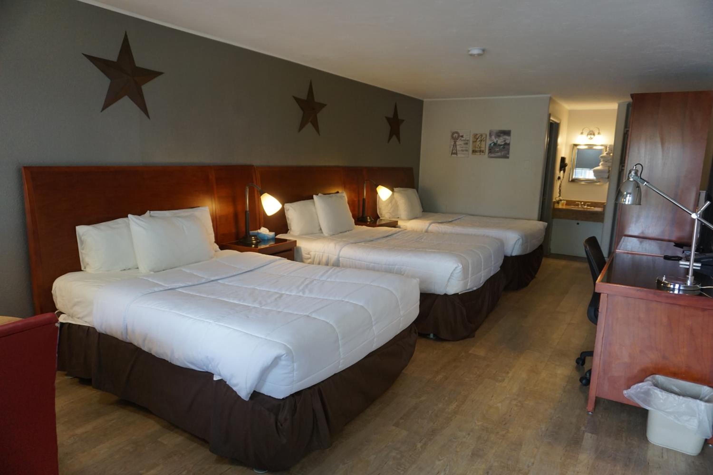 Room with Three Double Beds photo 1