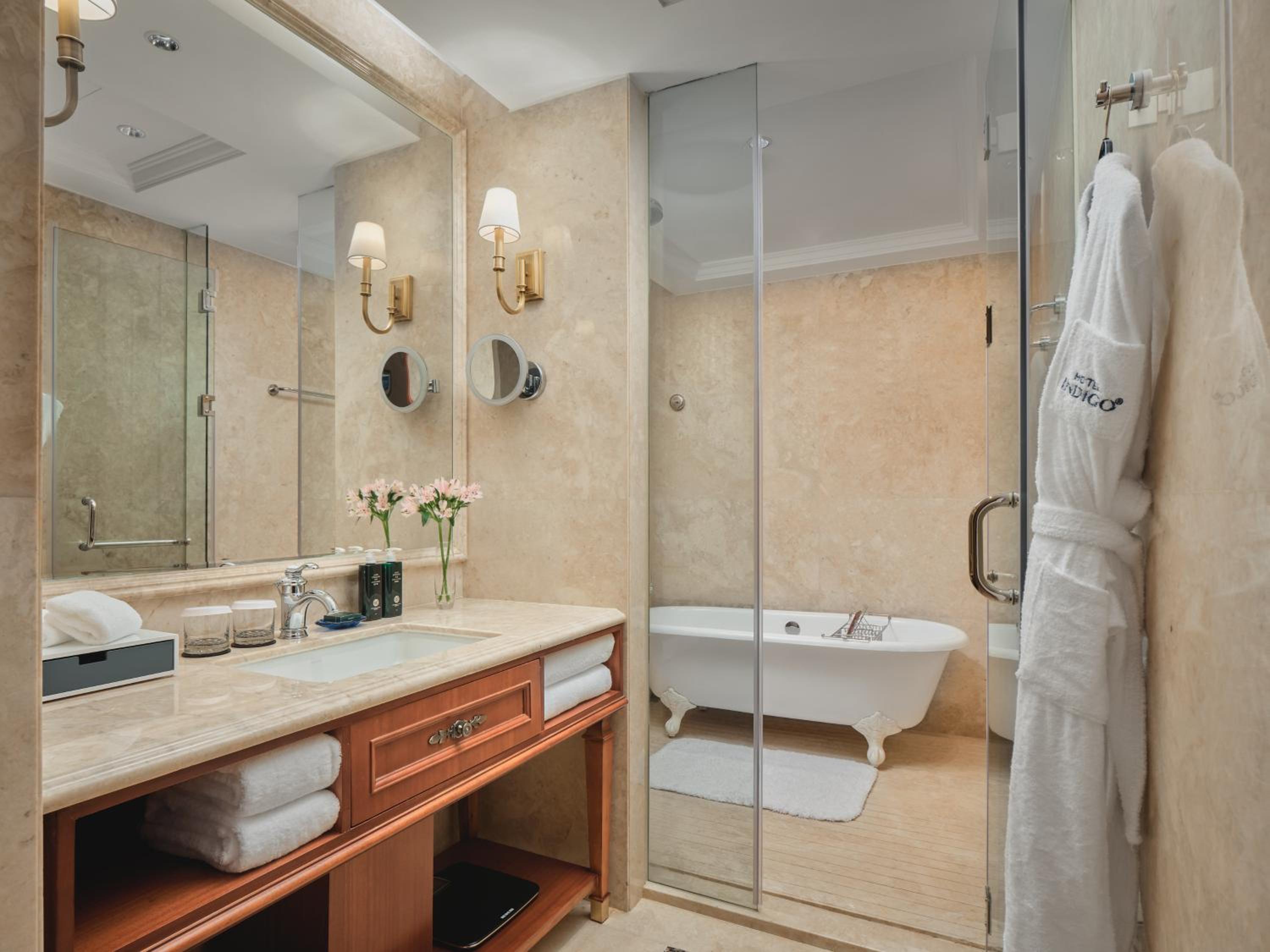 One-Bedroom King Suite