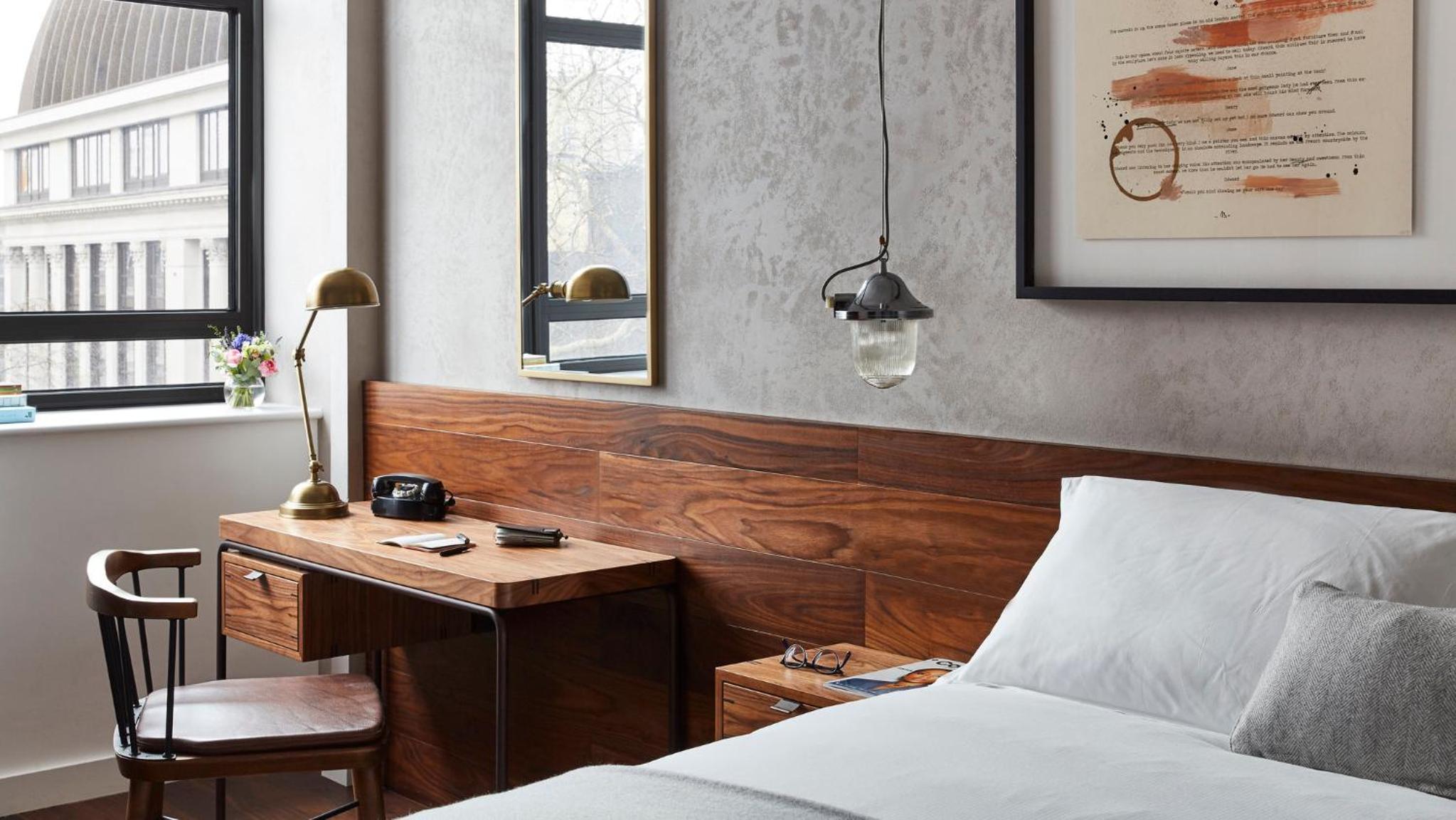 Premium Queen Room with City View