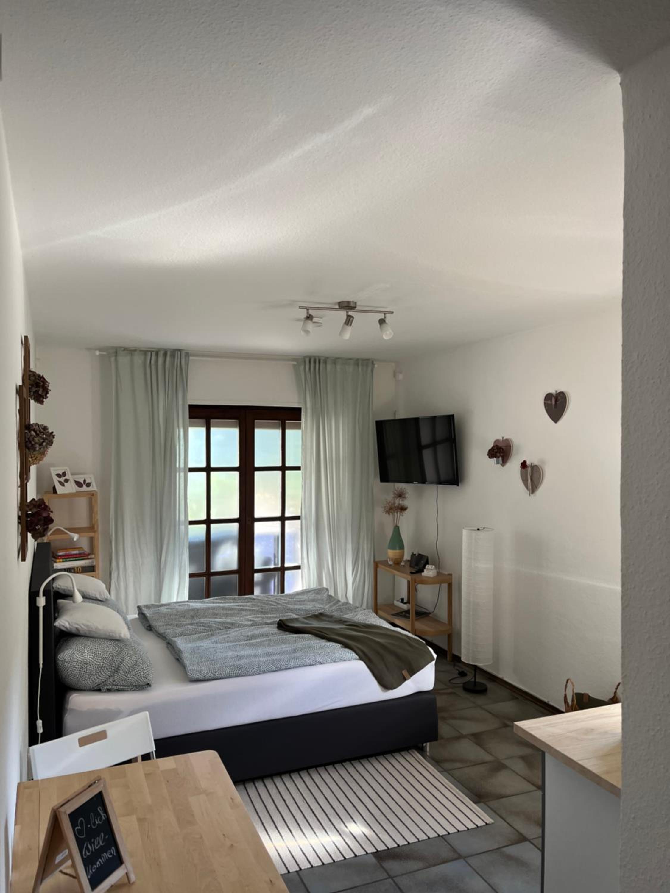 One-Bedroom Apartment photo 1
