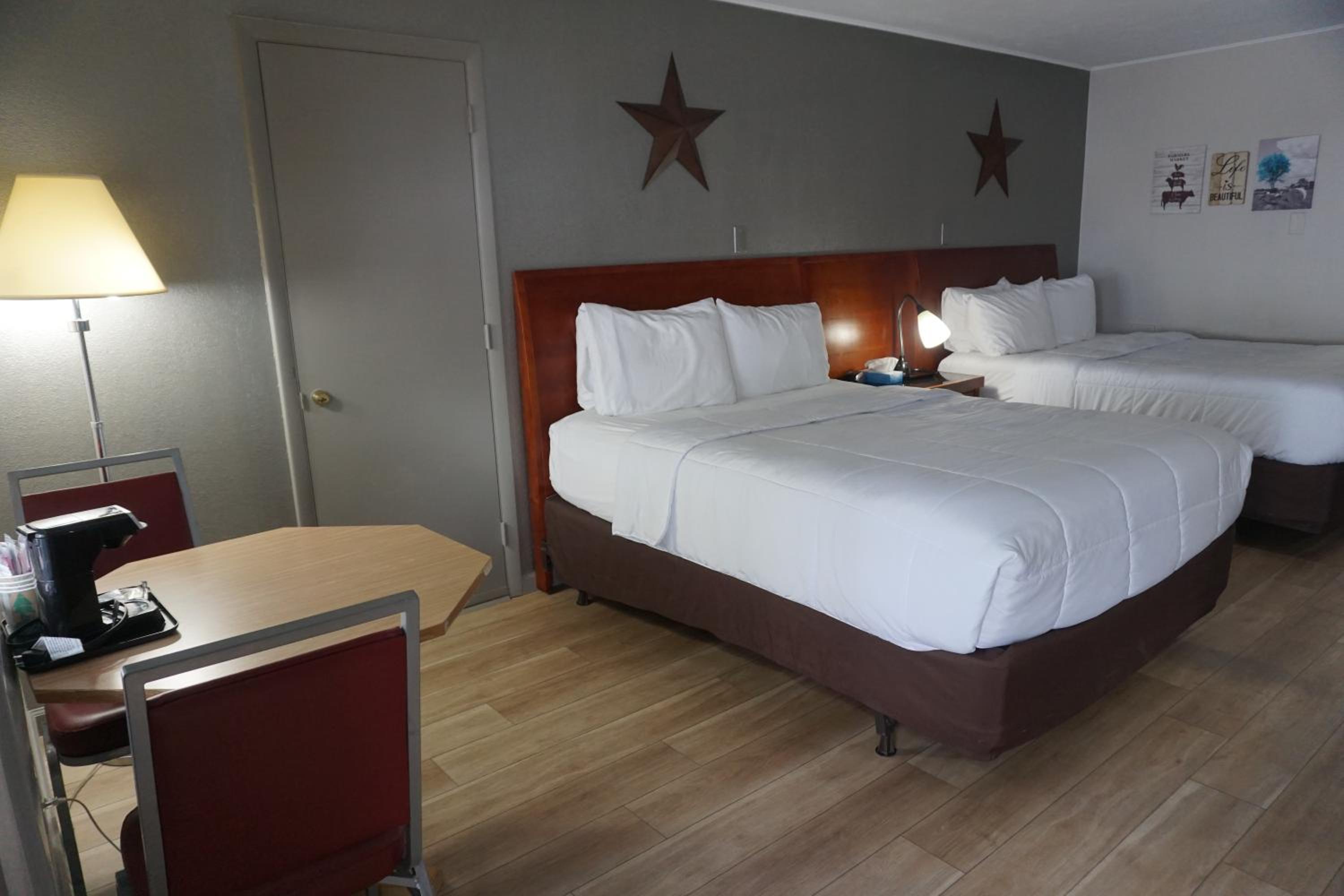 Double Room with Two Double Beds - Non-Smoking - Photo 4