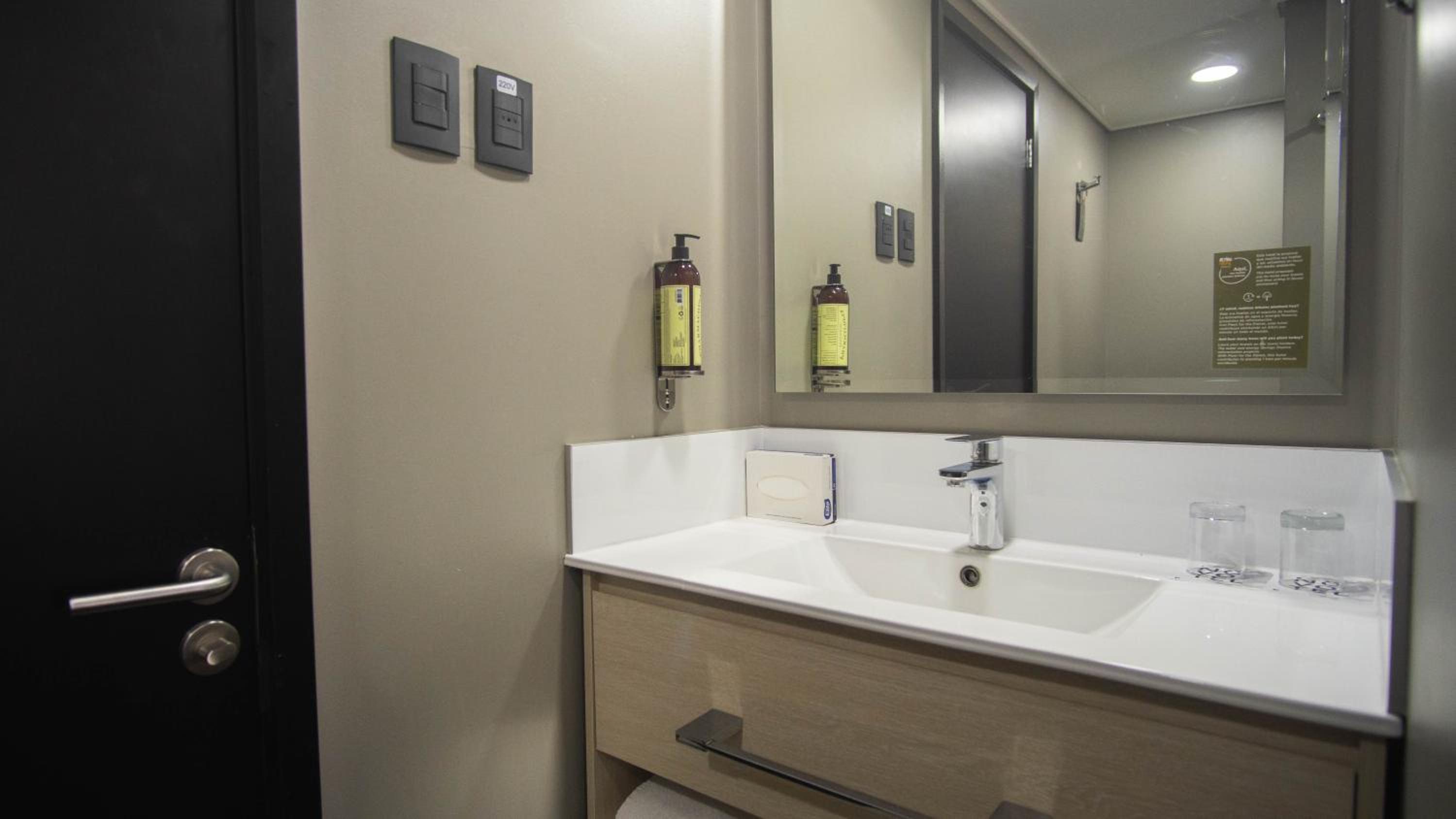Superior Queen Room - Photo 12