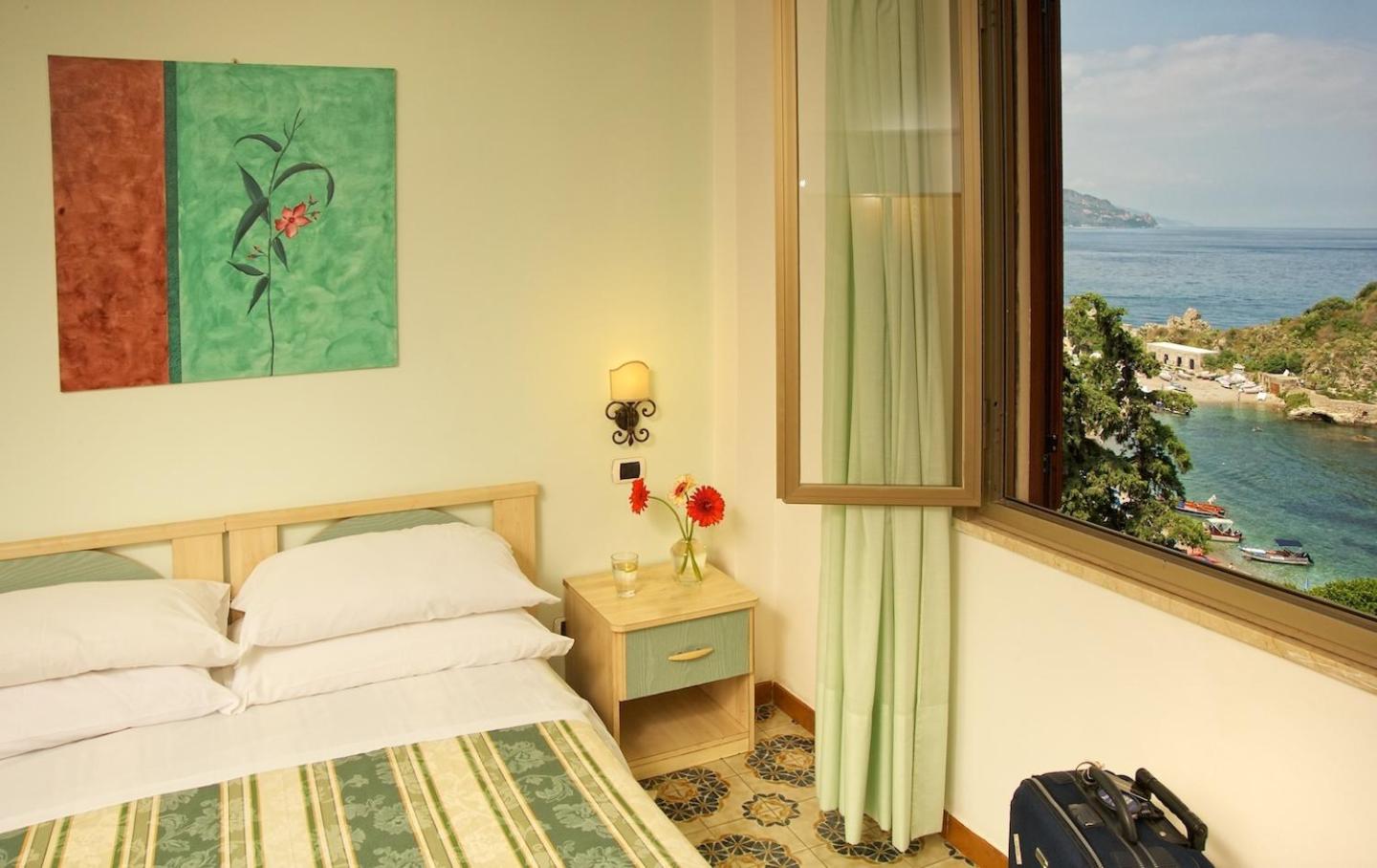 Double Room with Sea View - Photo 2