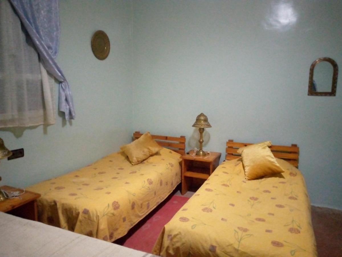 Basic Triple Room with Shared Bathroom photo 3
