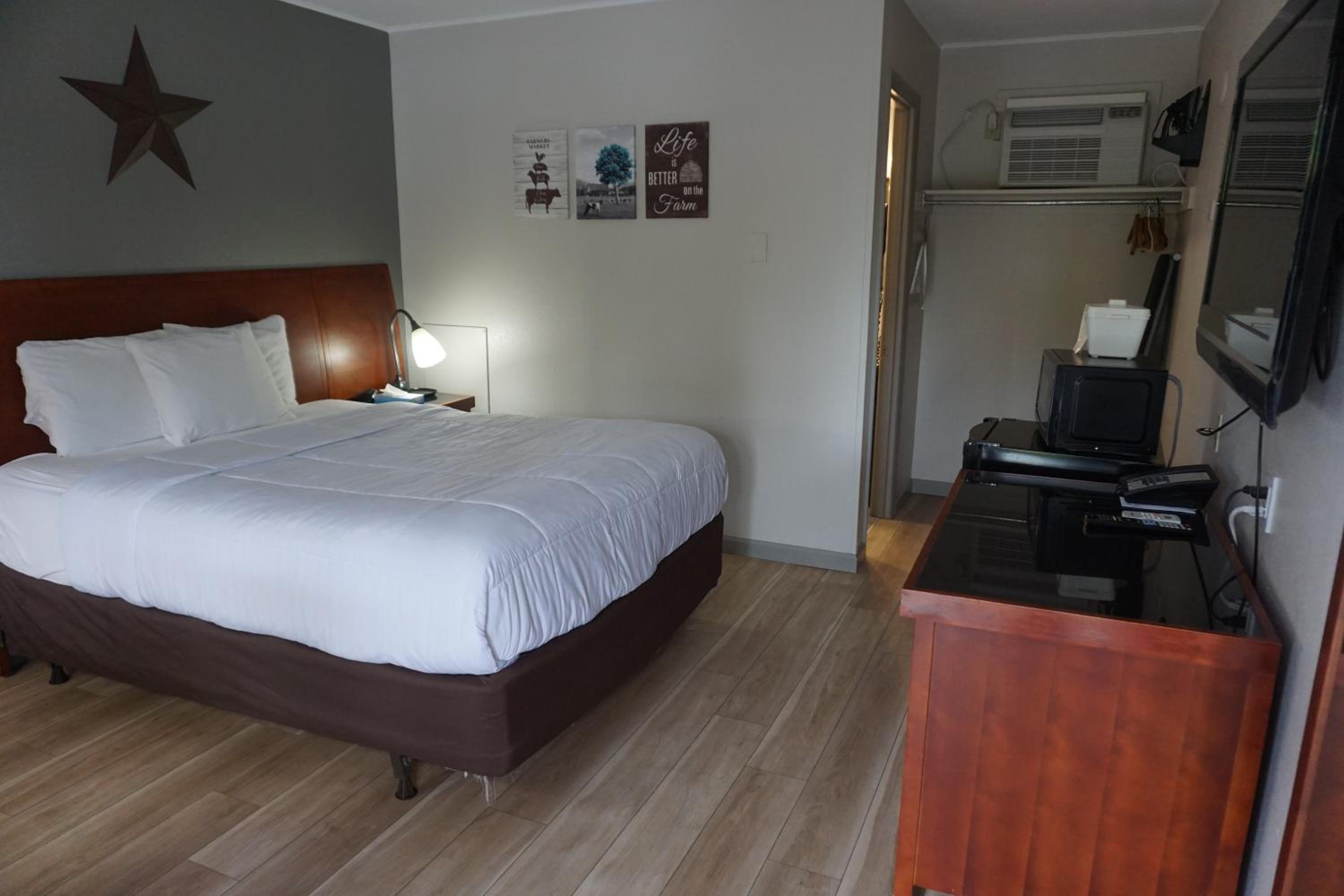 Queen Room photo 1