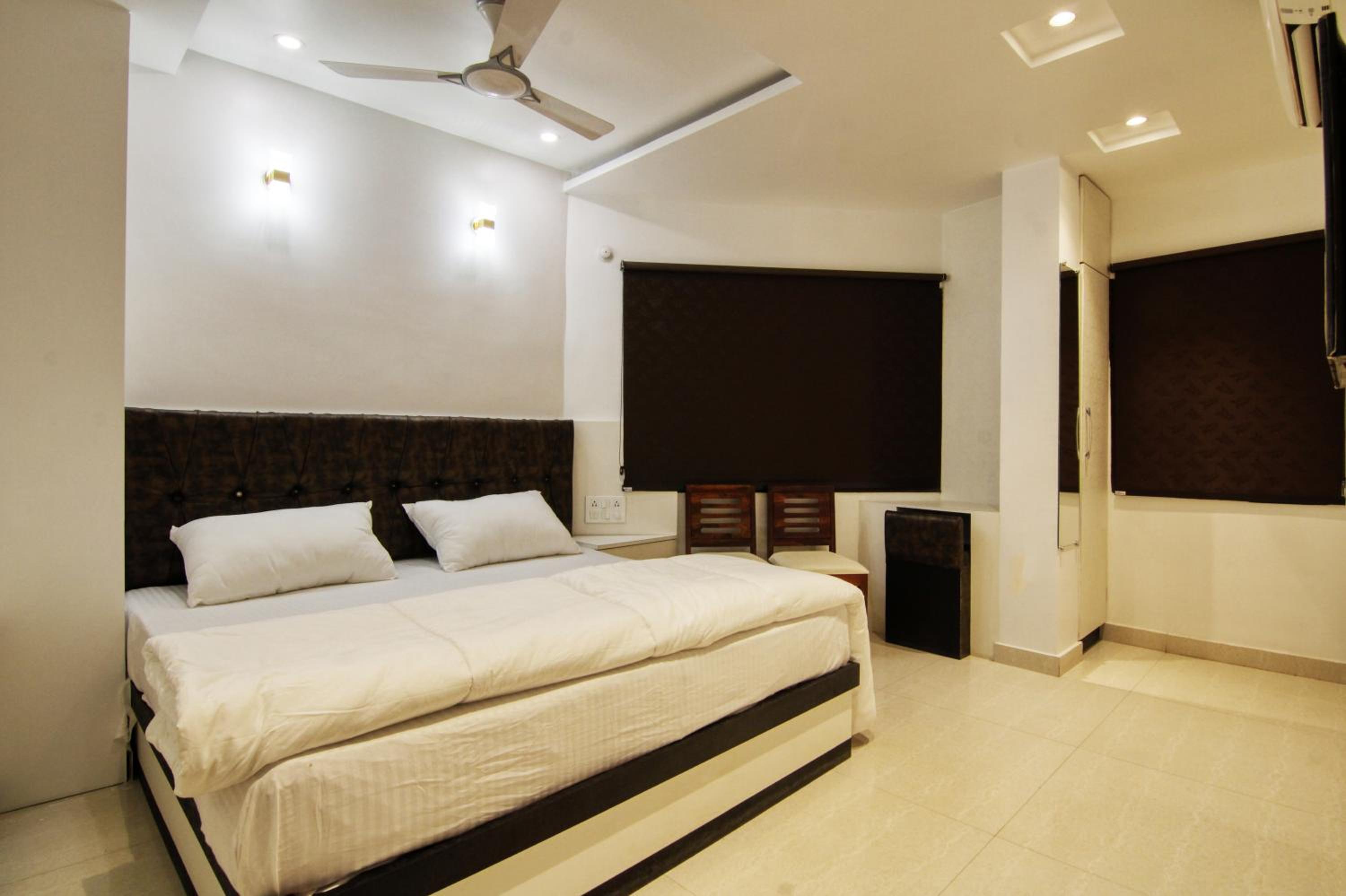 Deluxe Double Room (2 Adults + 1 Child)