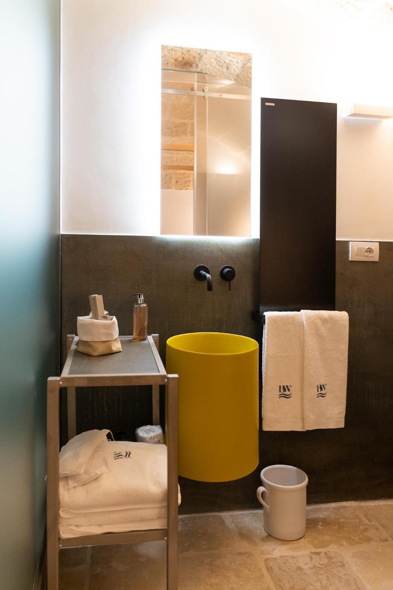 King Room with Spa Bath - Photo 18