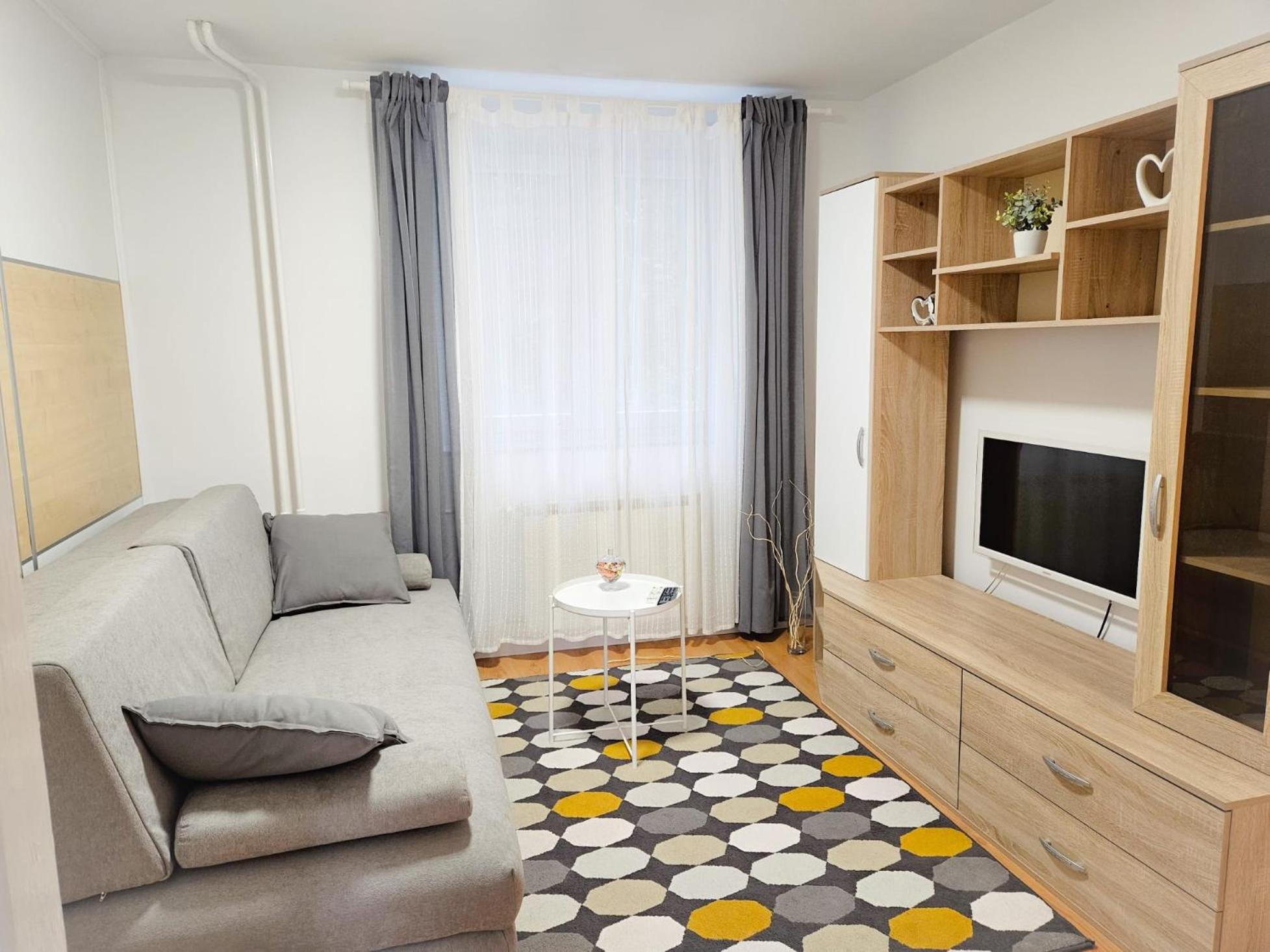 One-Bedroom Apartment photo 1