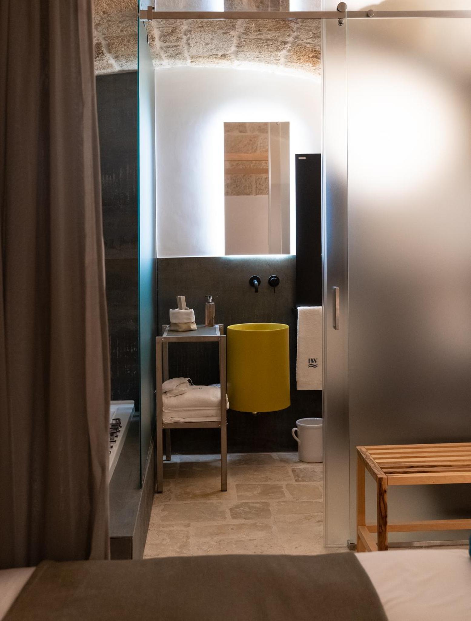 King Room with Spa Bath - Photo 4