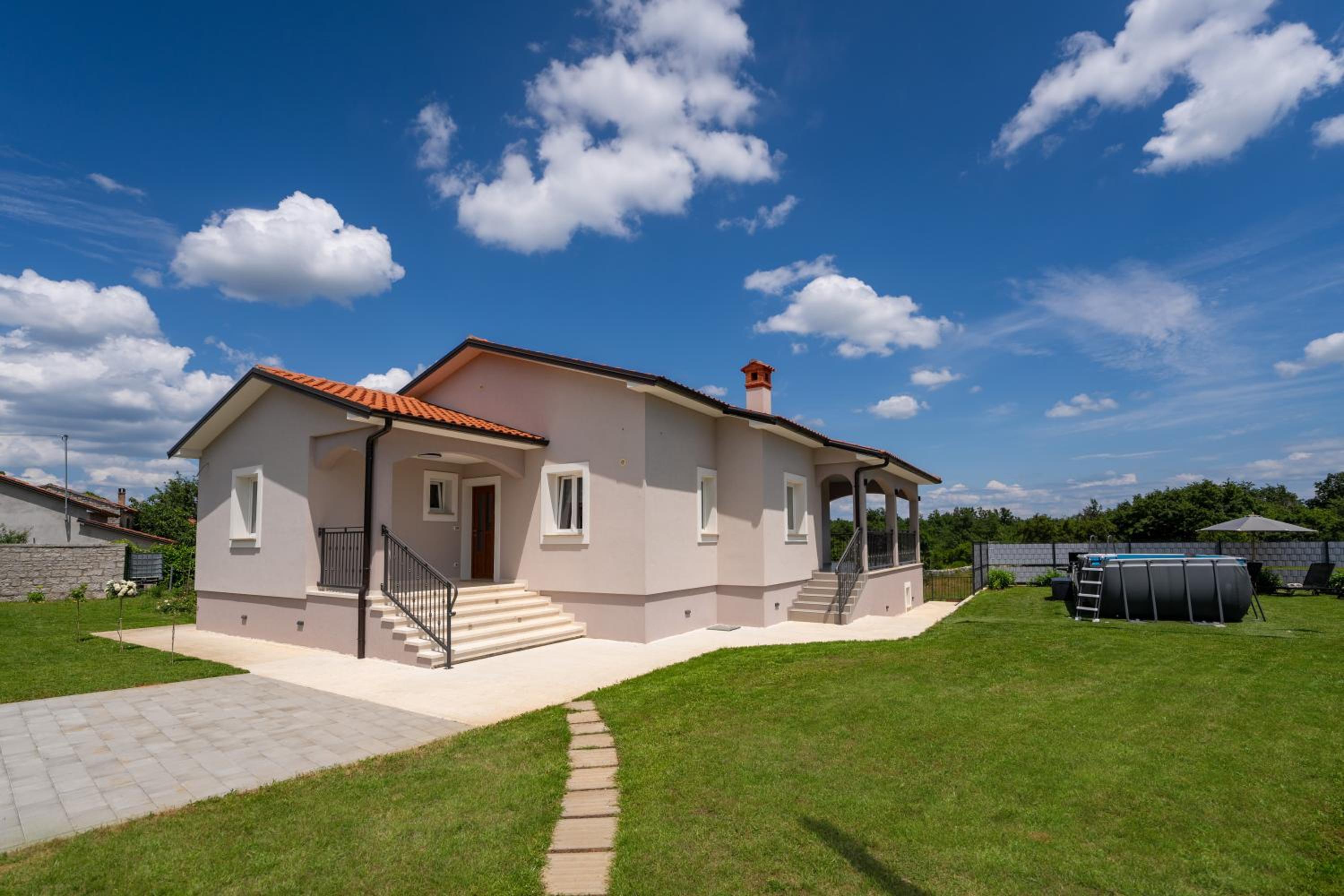 Villa photo 2