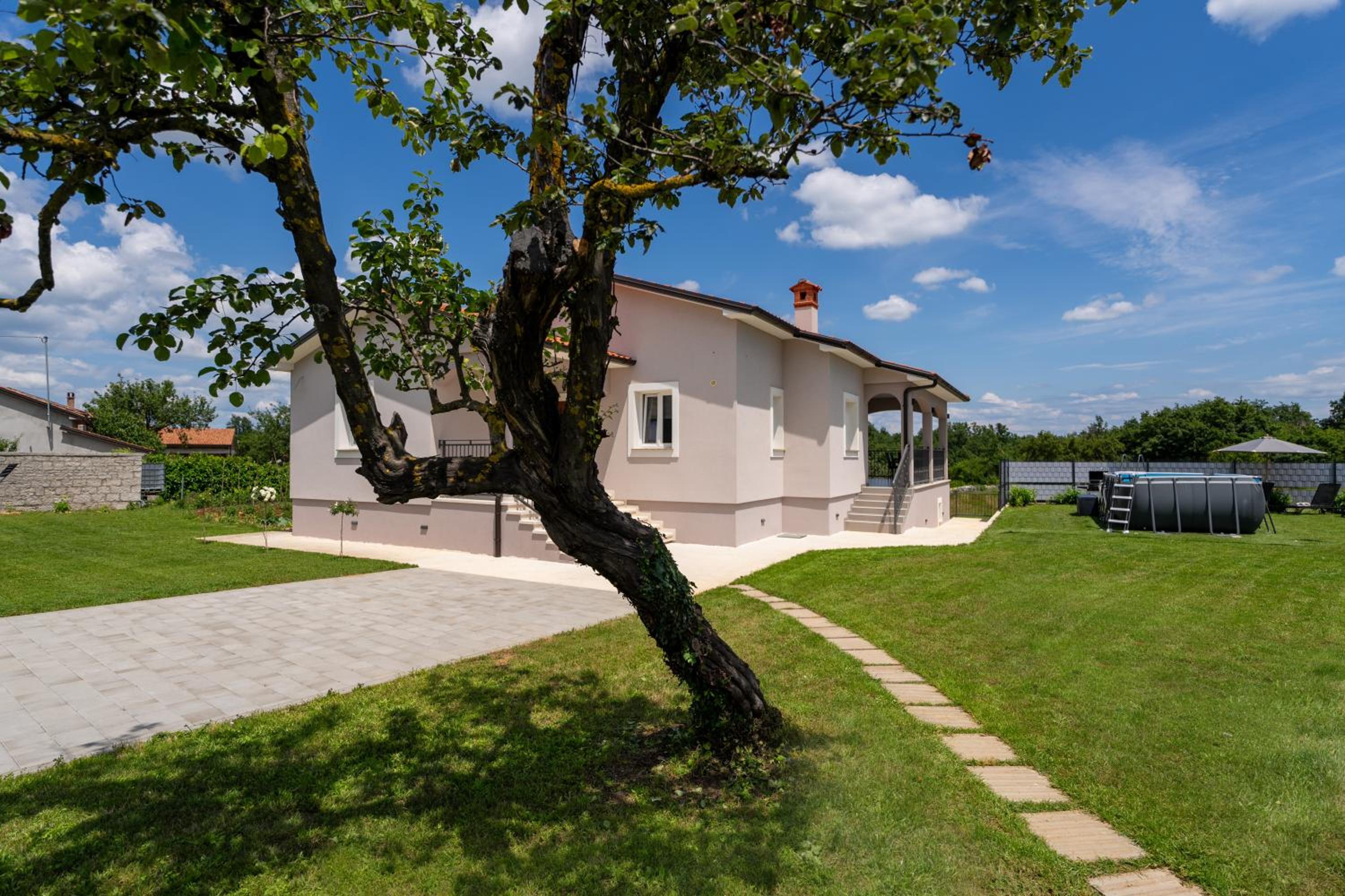 Villa photo 3