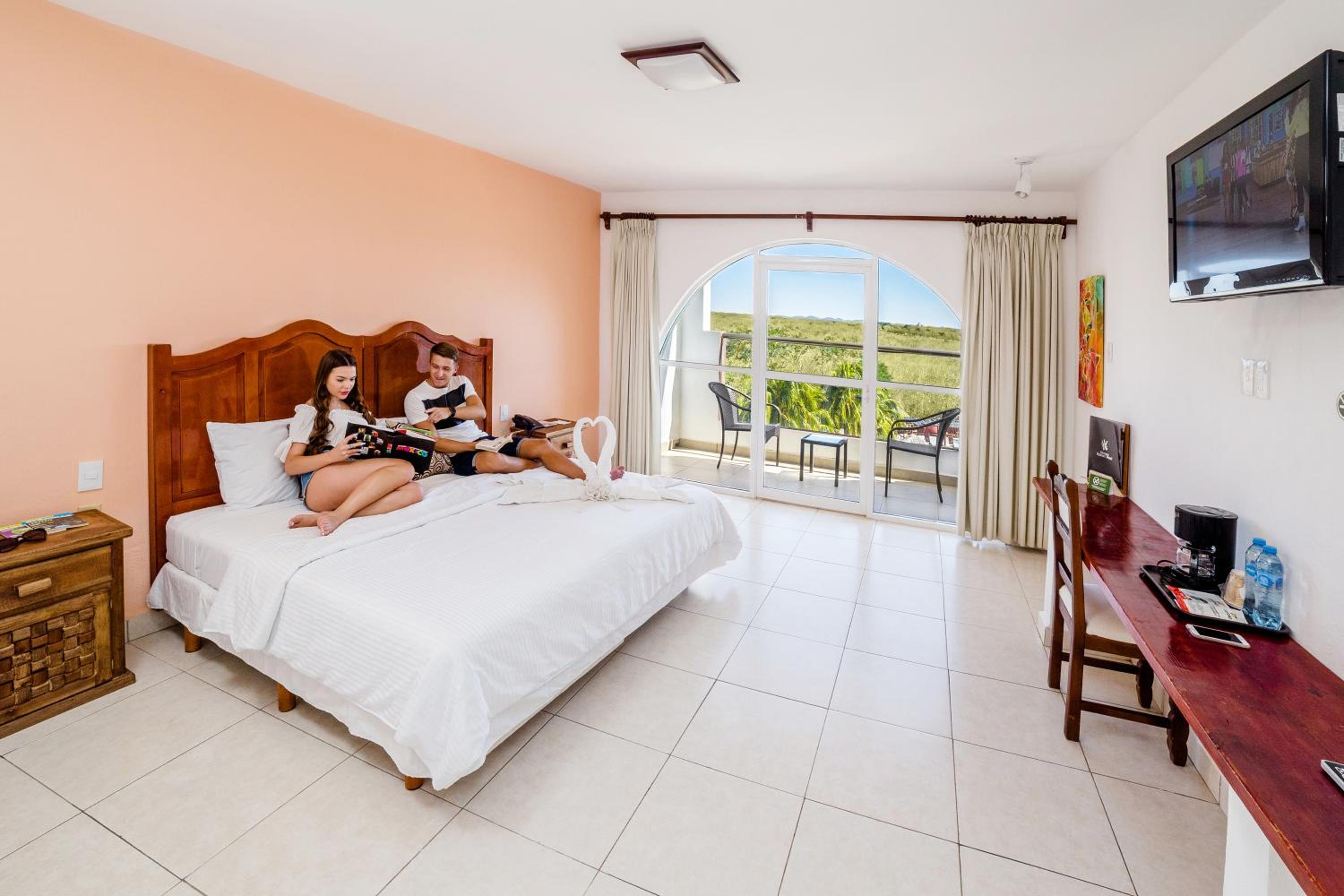Junior Suite with Balcony photo 1