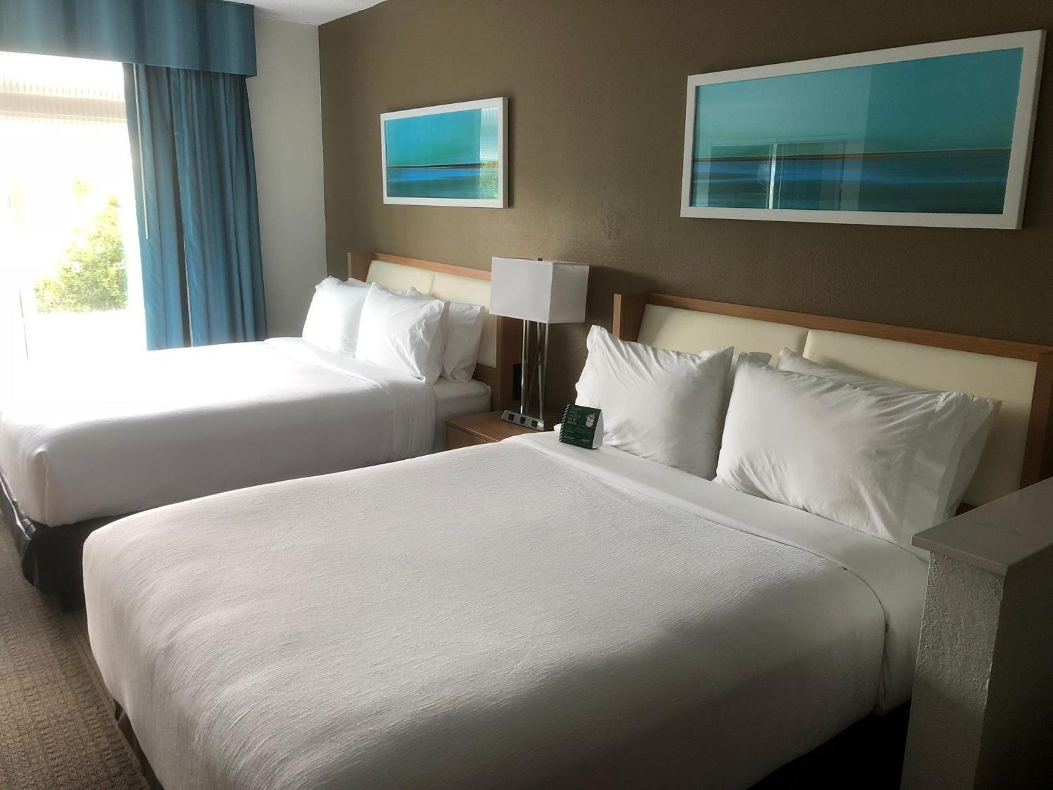 Queen Room with Two Queen Beds with Lakeview - Photo 7