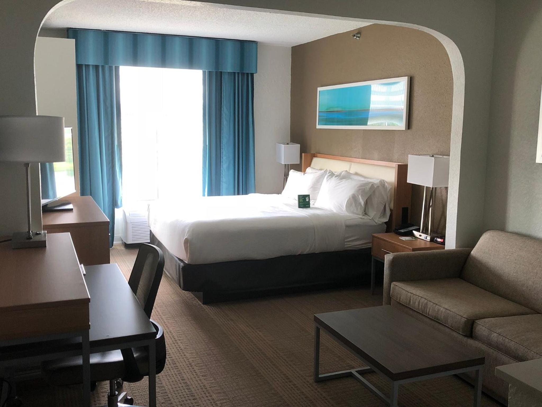 Standard King Room - Photo 5