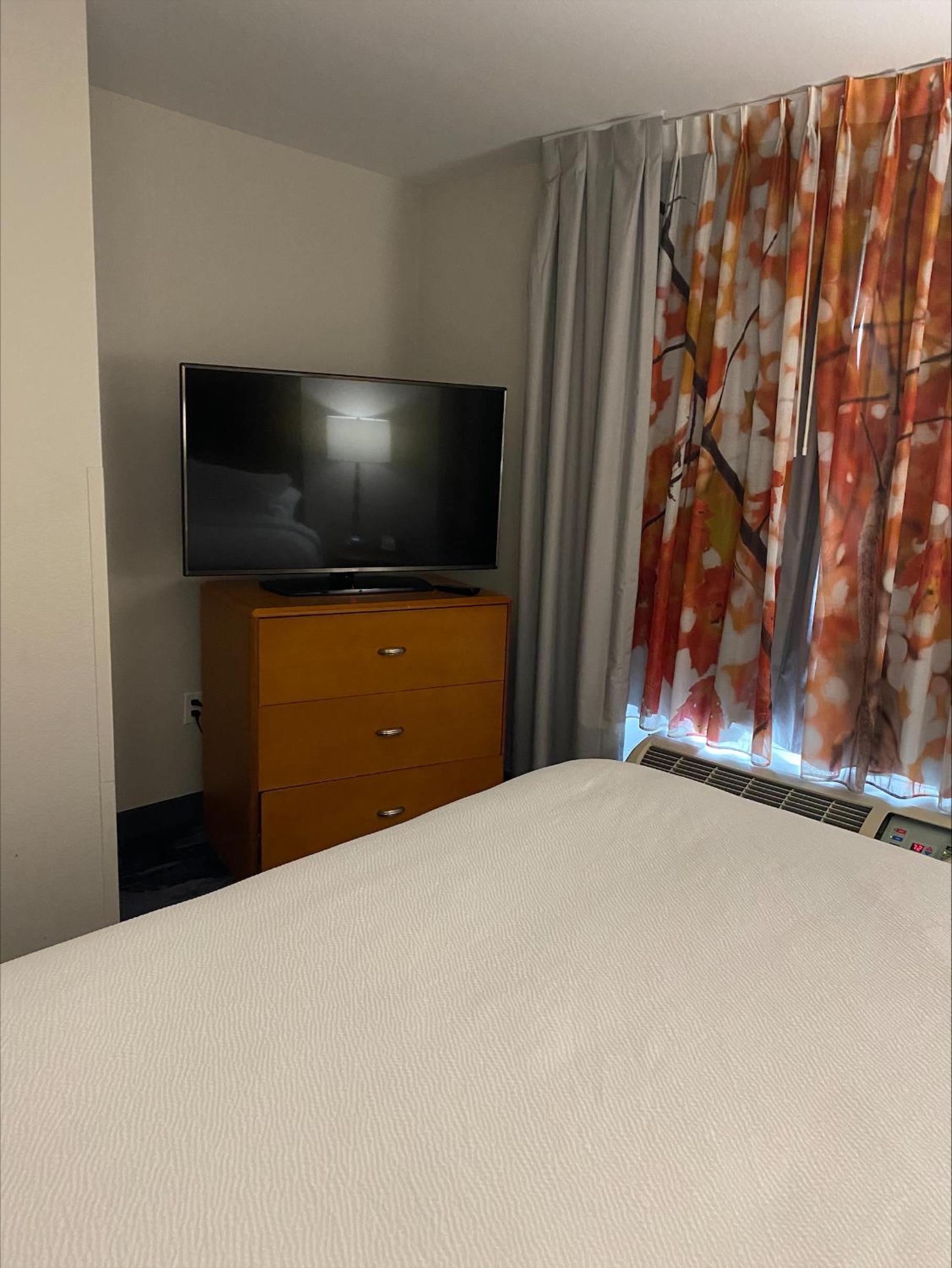 1 Bedroom 2 room Suite, 1 King, Sofa bed - Photo 3
