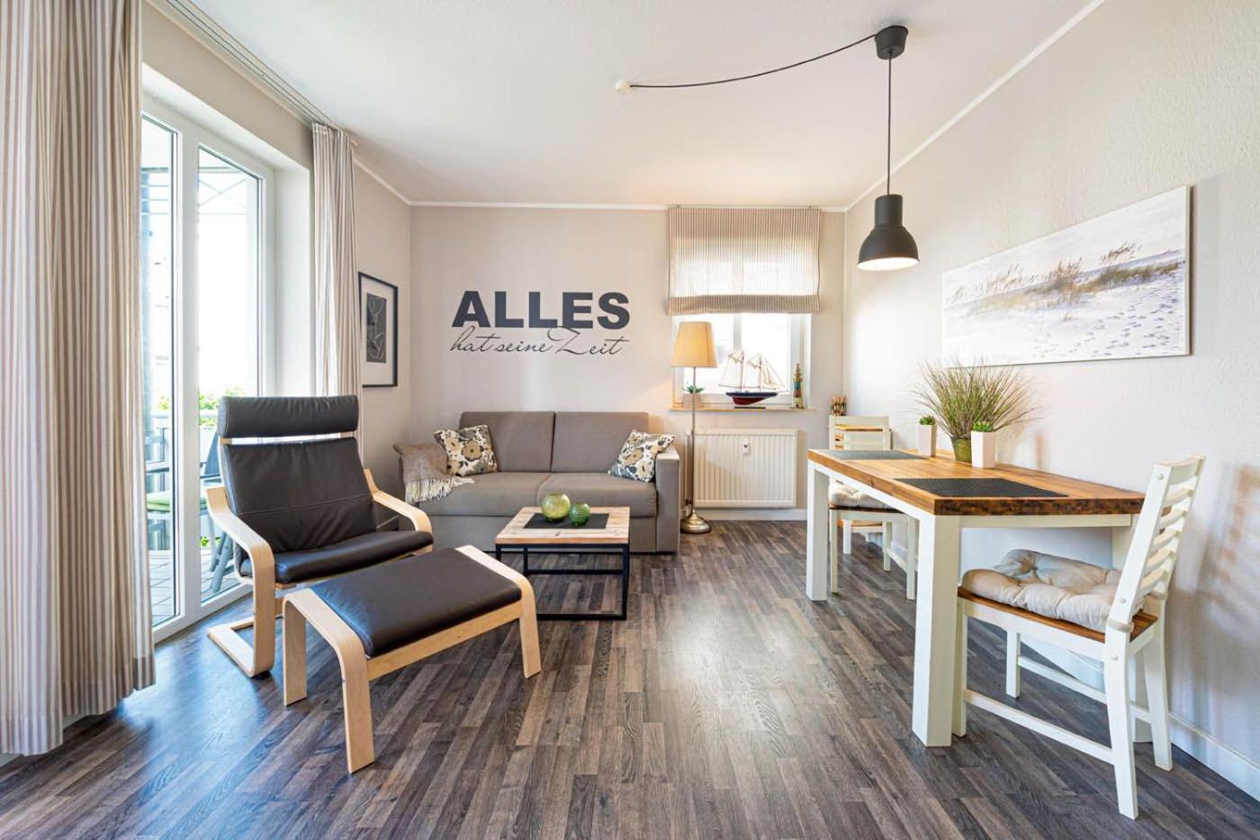 One-Bedroom Apartment with Balcony photo 1