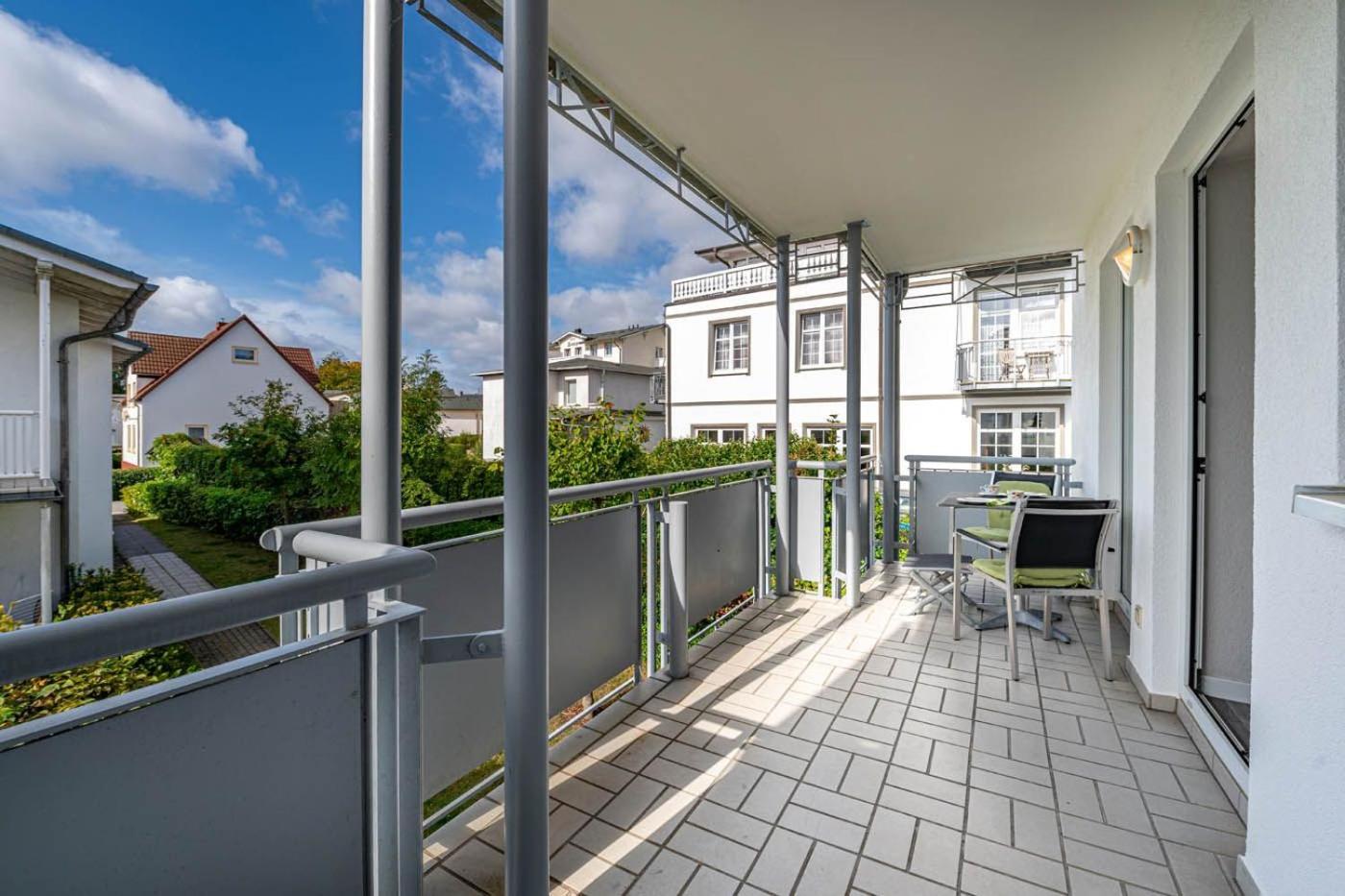 One-Bedroom Apartment with Balcony photo 3