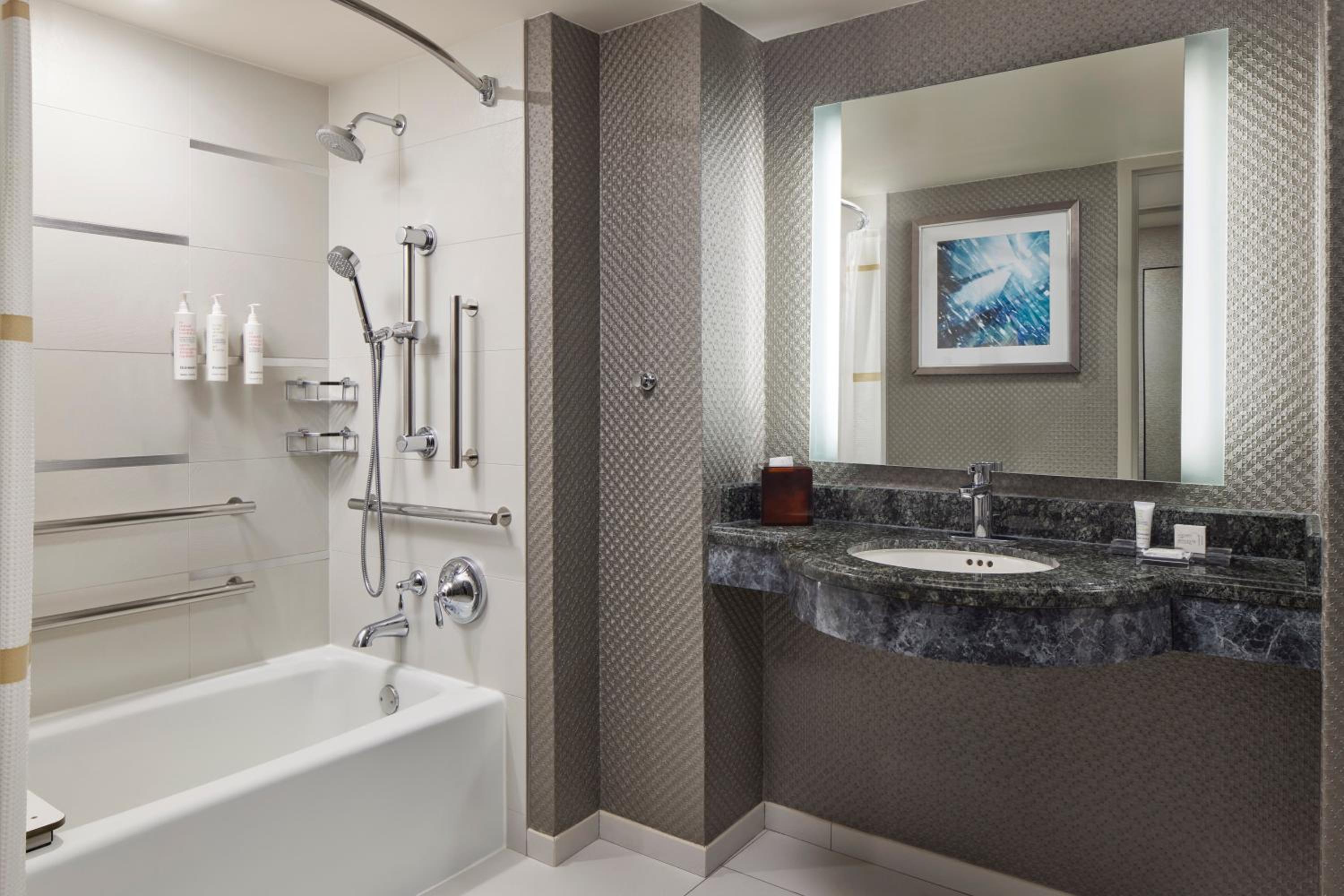 King Room with Adapted Tub - Mobility Accessible - Photo 9