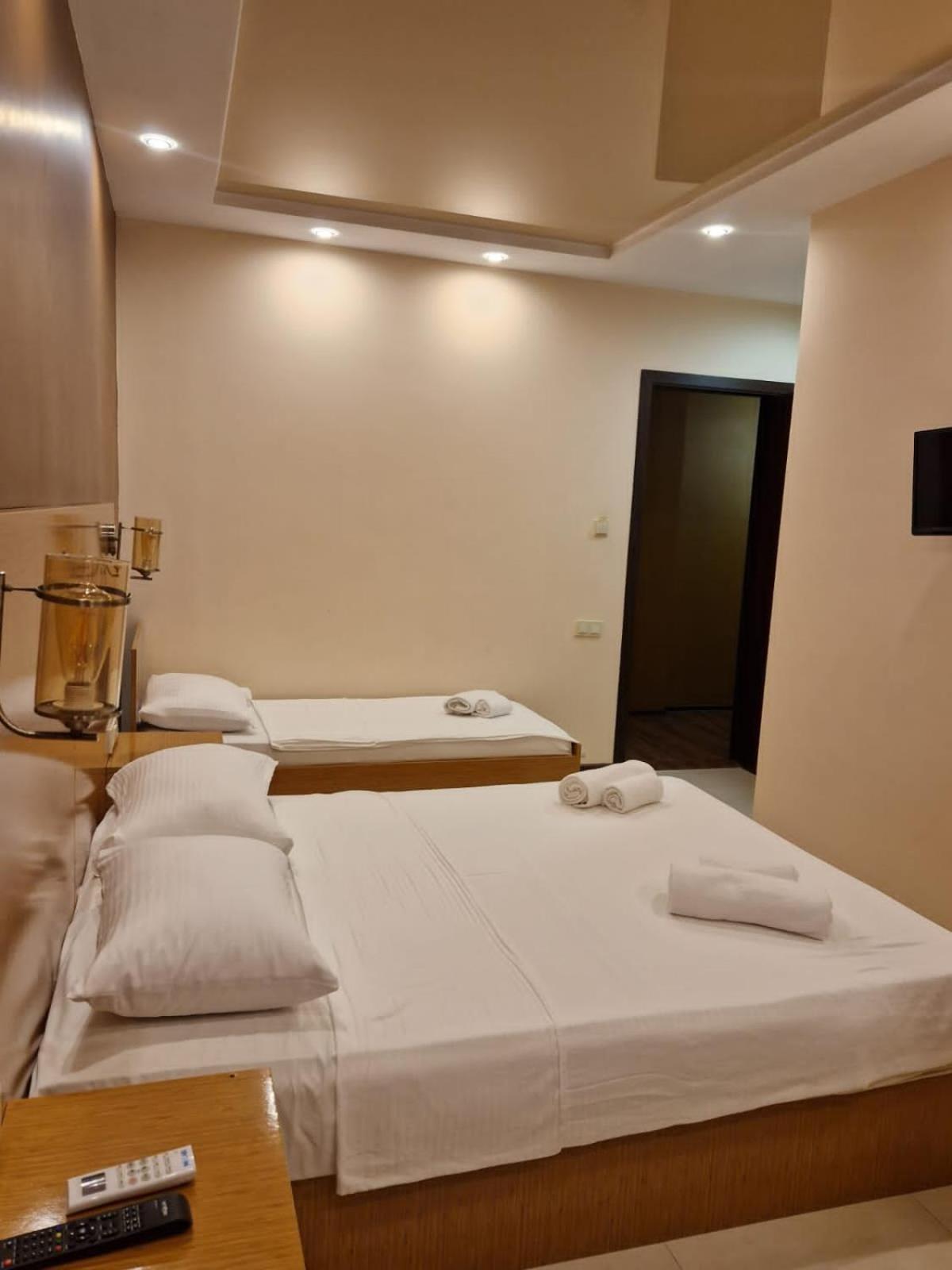 Deluxe Double Room (2 Adults + 1 Child)