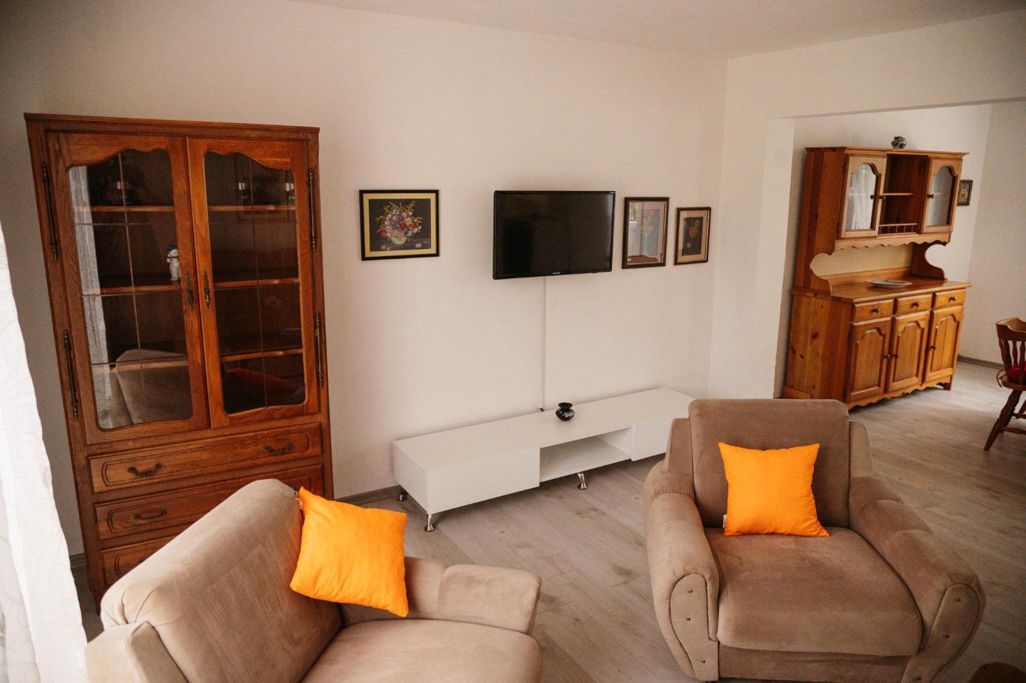 One-Bedroom Apartment photo 1