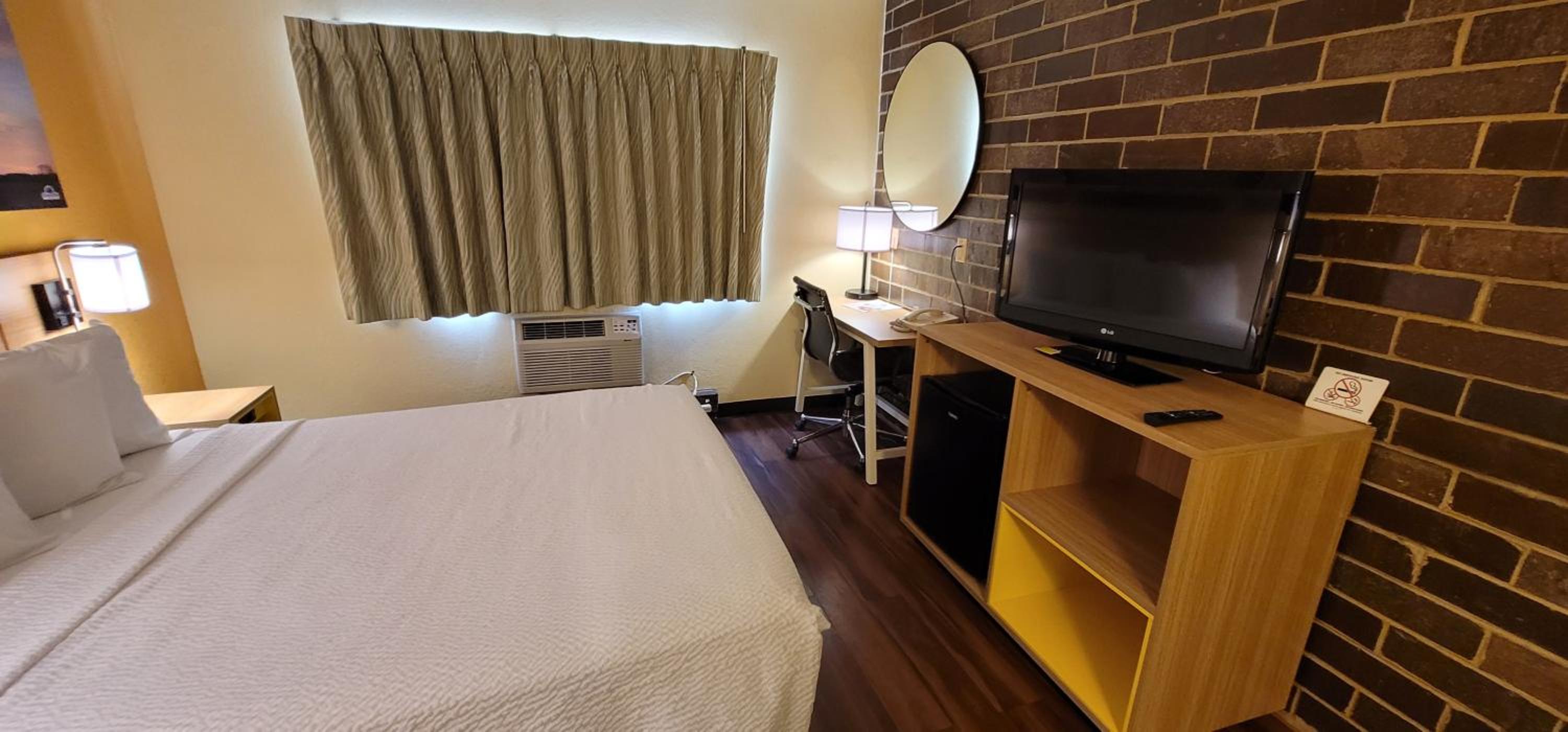Queen Room - Non Smoking - Photo 3