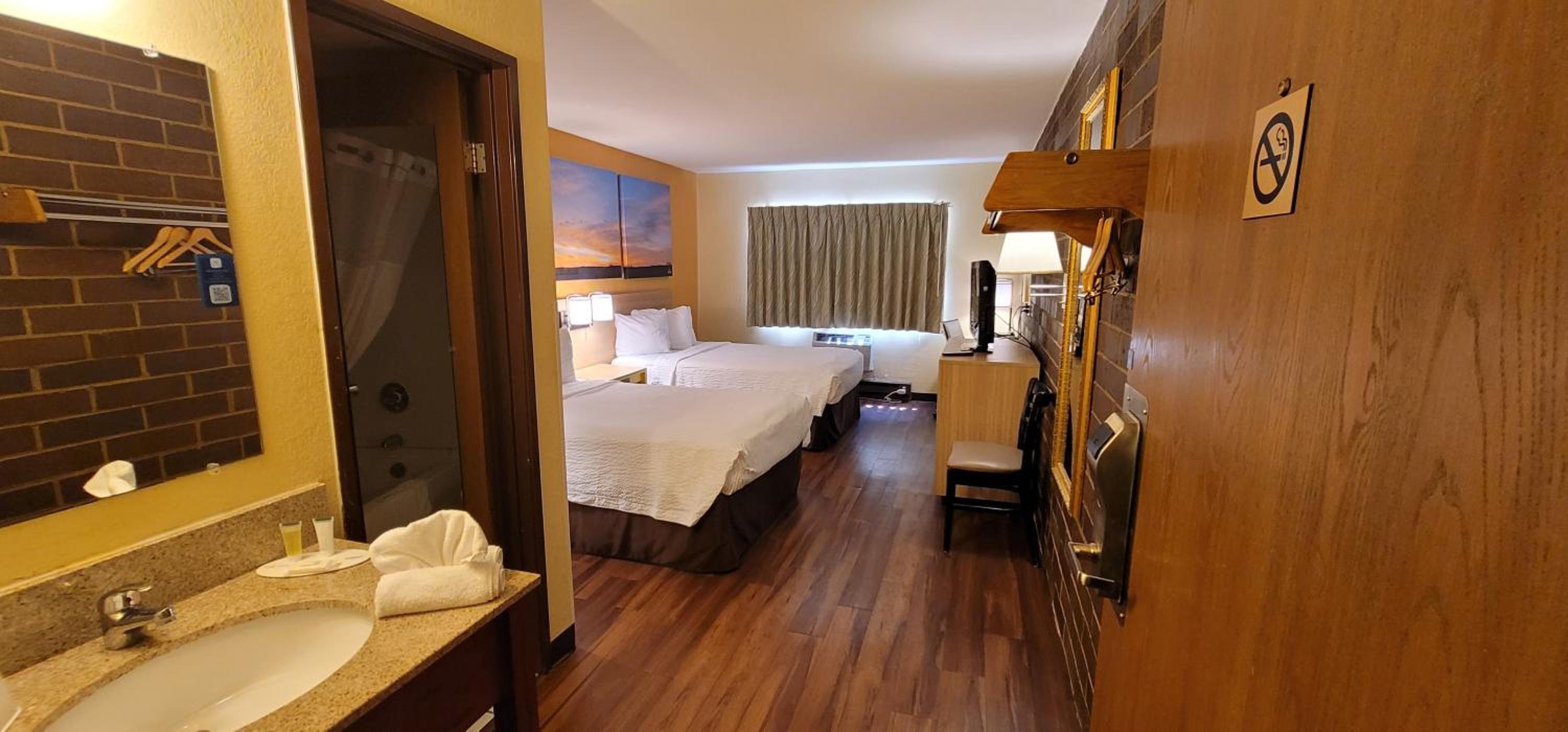 Double Room with Two Double Beds - Photo 6
