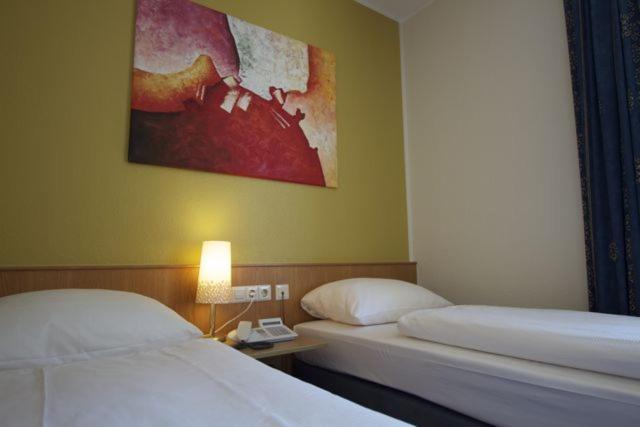 Twin Room - Photo 1