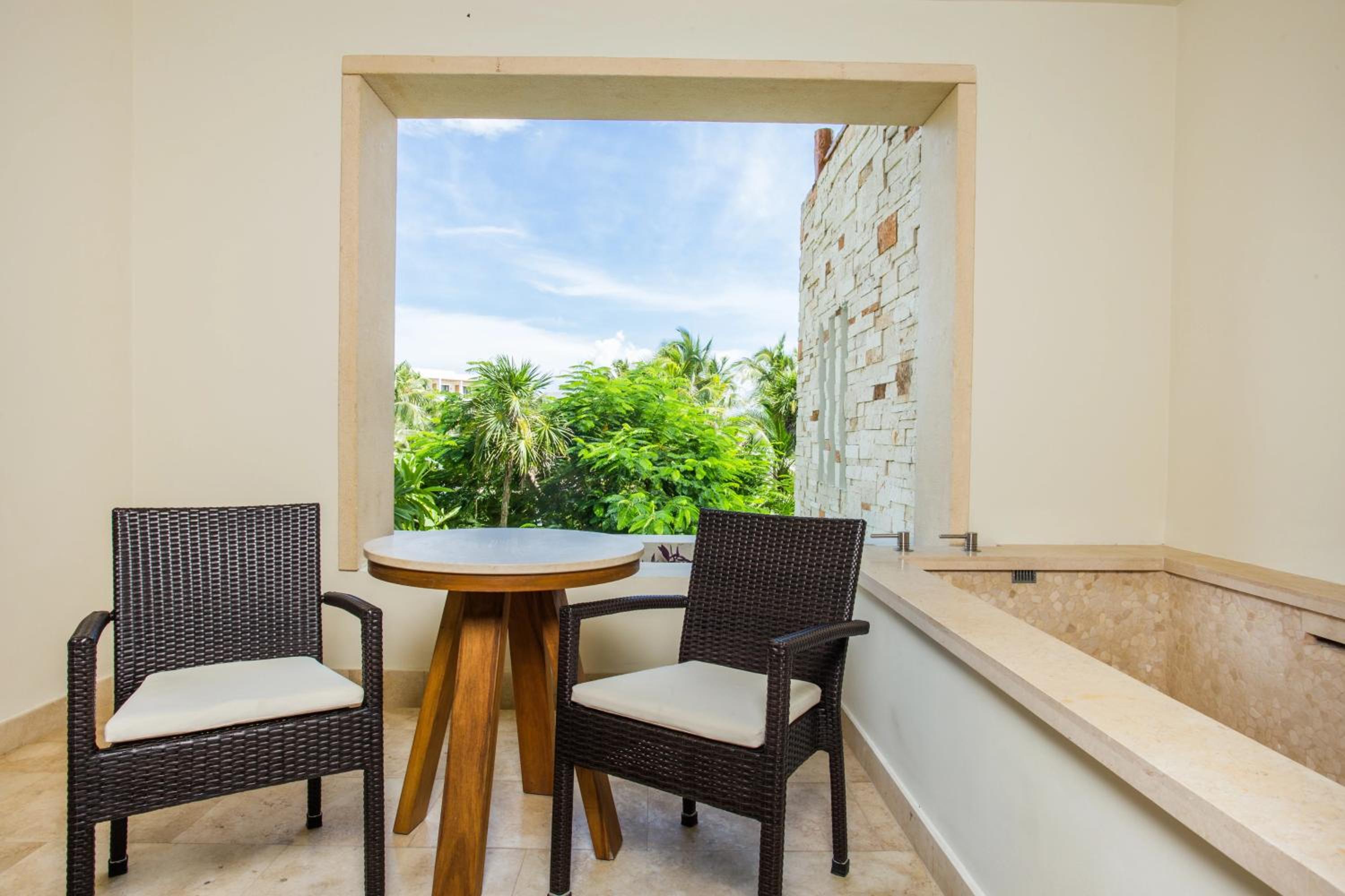 Preferred Club Junior Suite Tropical Double