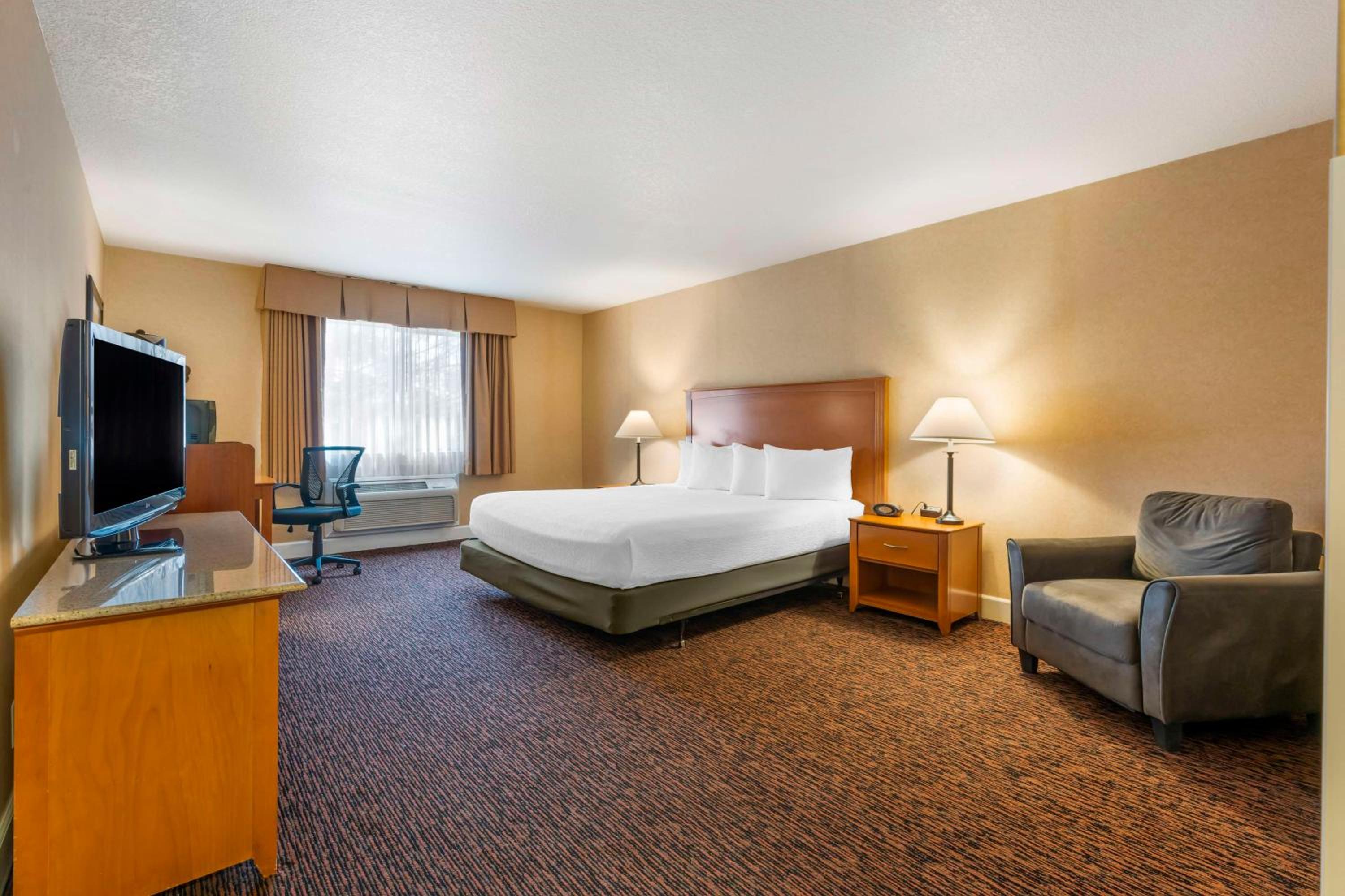 King Room - Non-Smoking - Photo 2