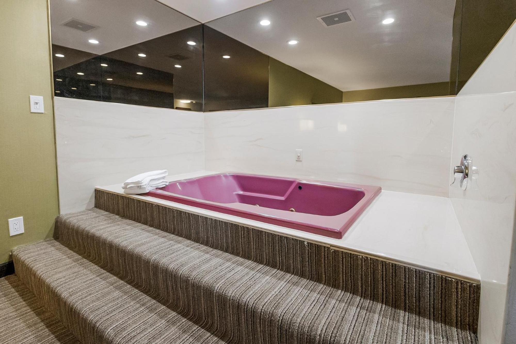 Deluxe Spa Suite - Photo 7
