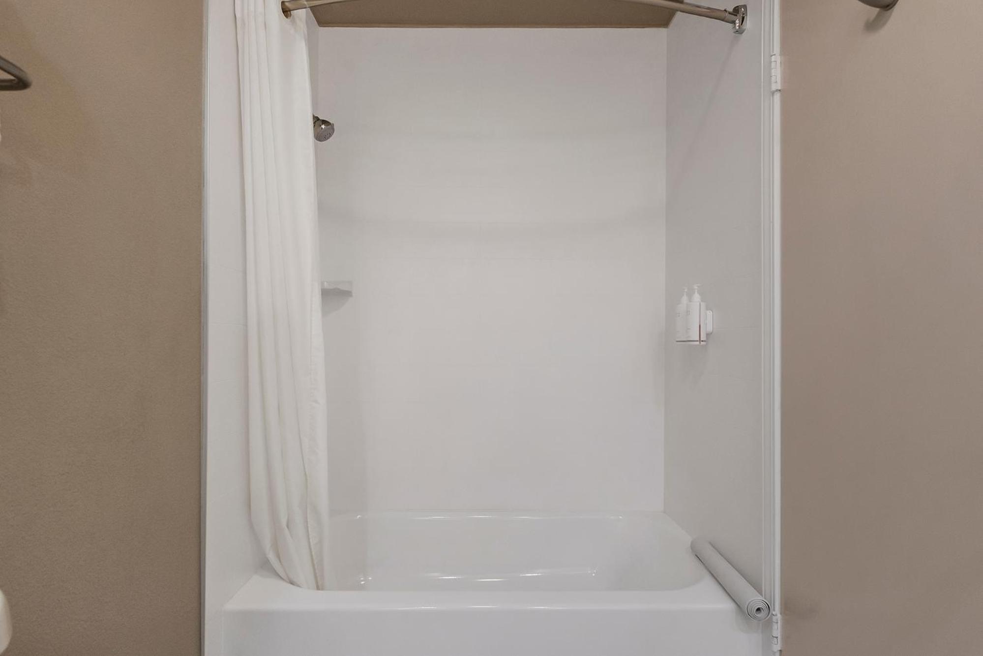 Deluxe King Room - Photo 2