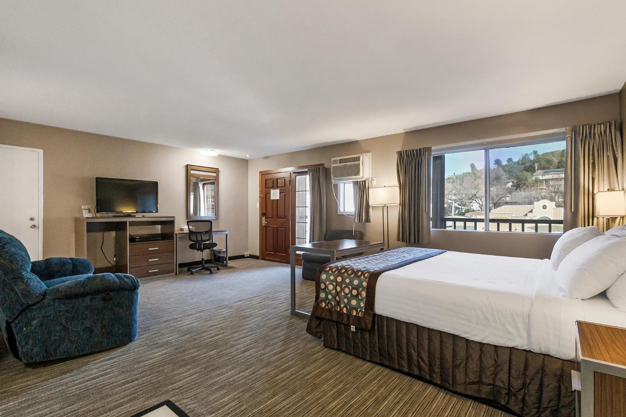 Deluxe King Room - Photo 3