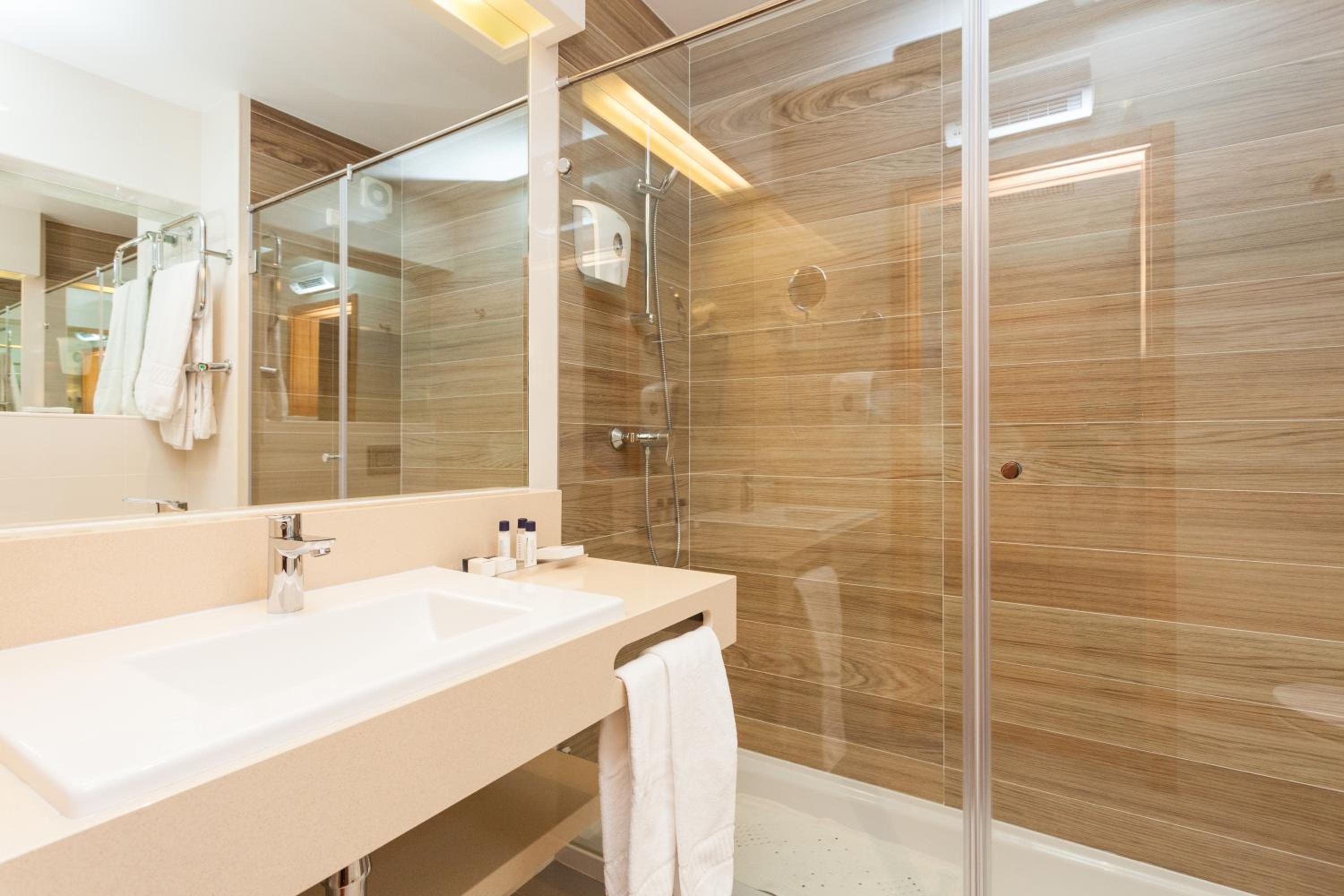 Twin Room with Marina View - Photo 6