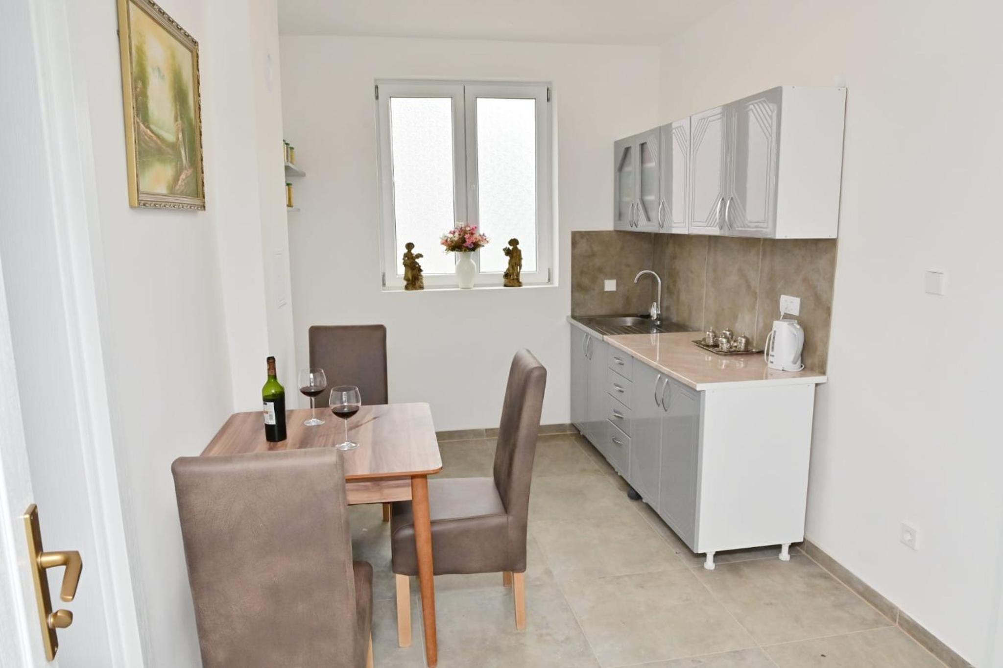 One-Bedroom Apartment with View photo 3