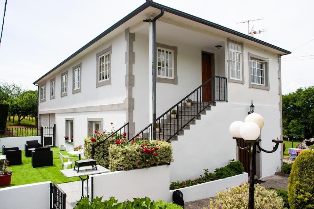 Five-Bedroom House photo 2