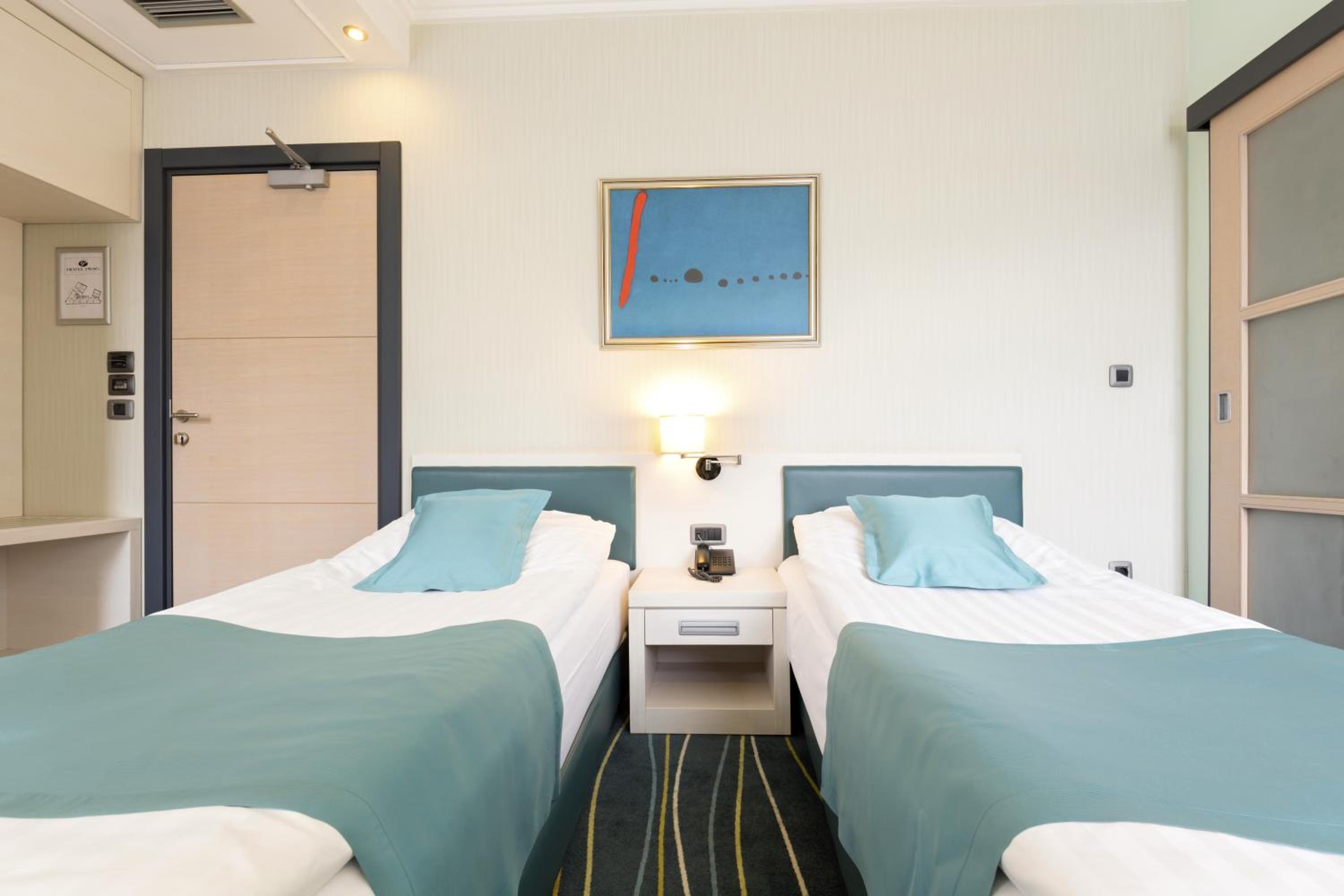 Double or Twin Room - Photo 4