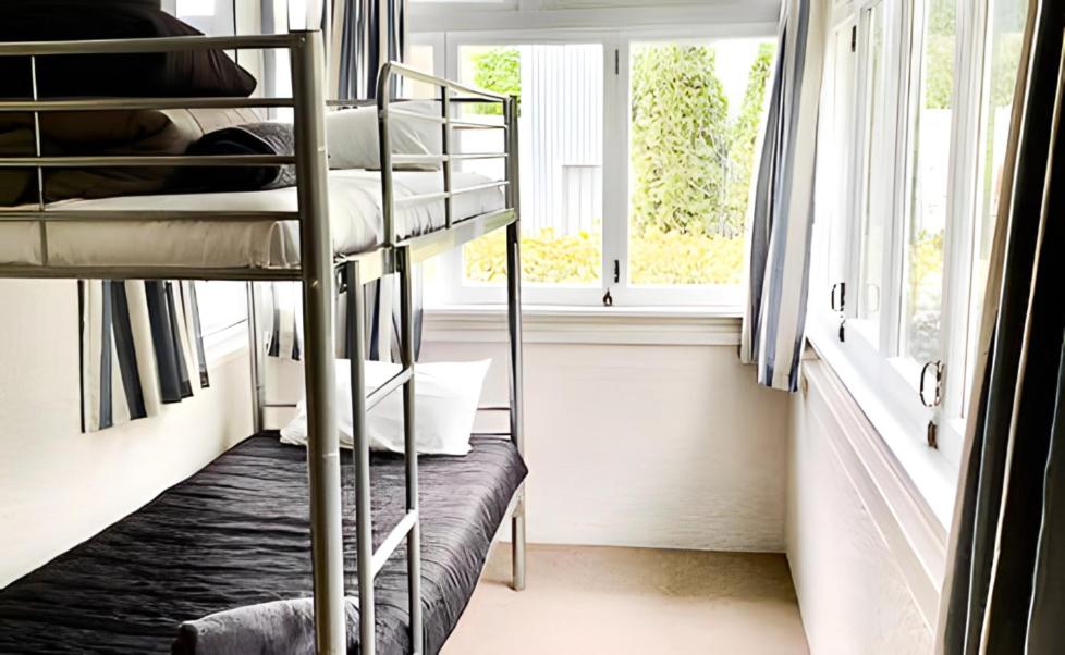 Four-Bedroom House - Photo 4